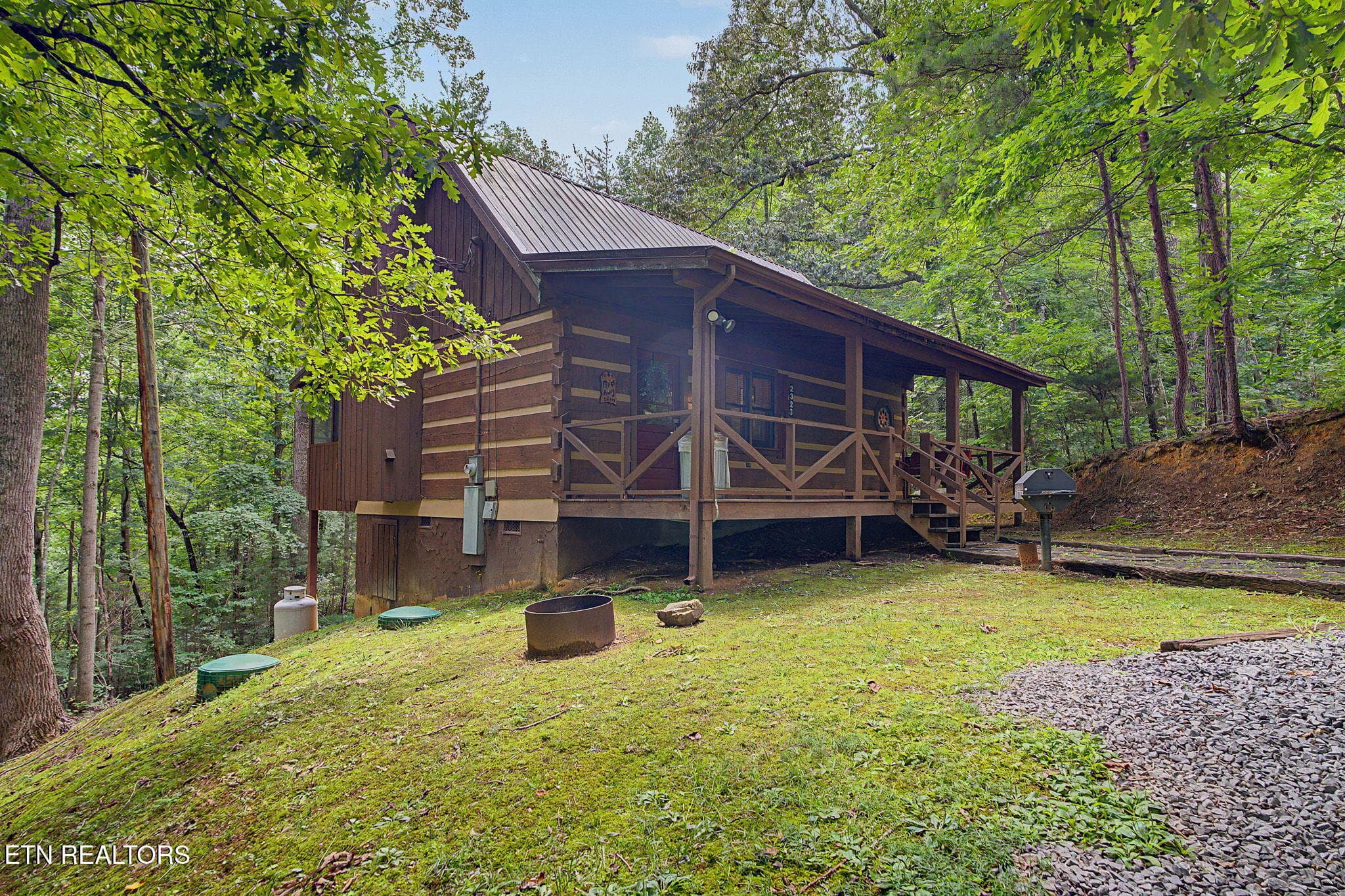 2-web-or-mls-2323-hidden-mountain-rd - 2323 Hidden Mountain Rd, Sevierville, TN 37876