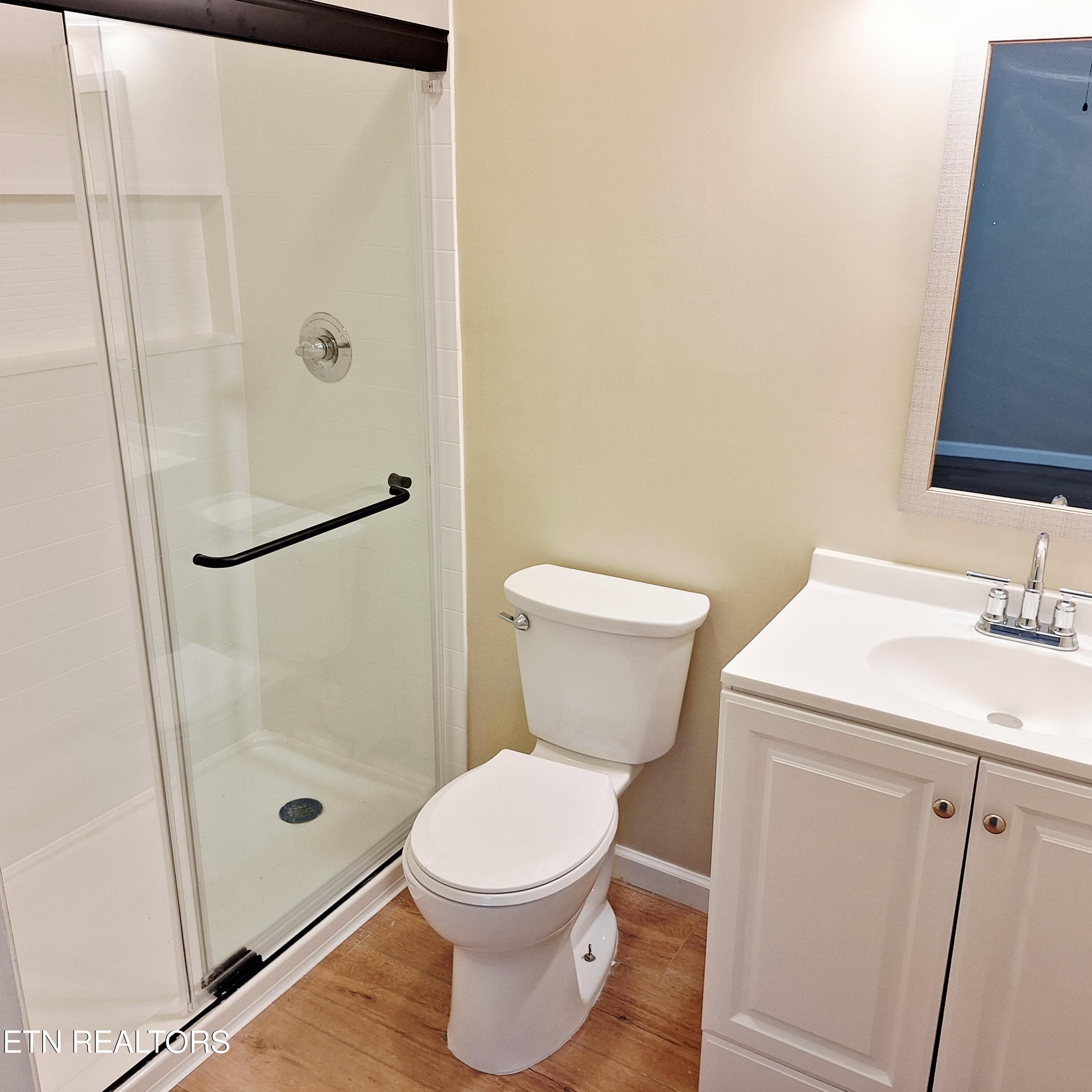 Primary Bathroom - 1658 Laurans Ave, Knoxville, TN 37915, Knoxville