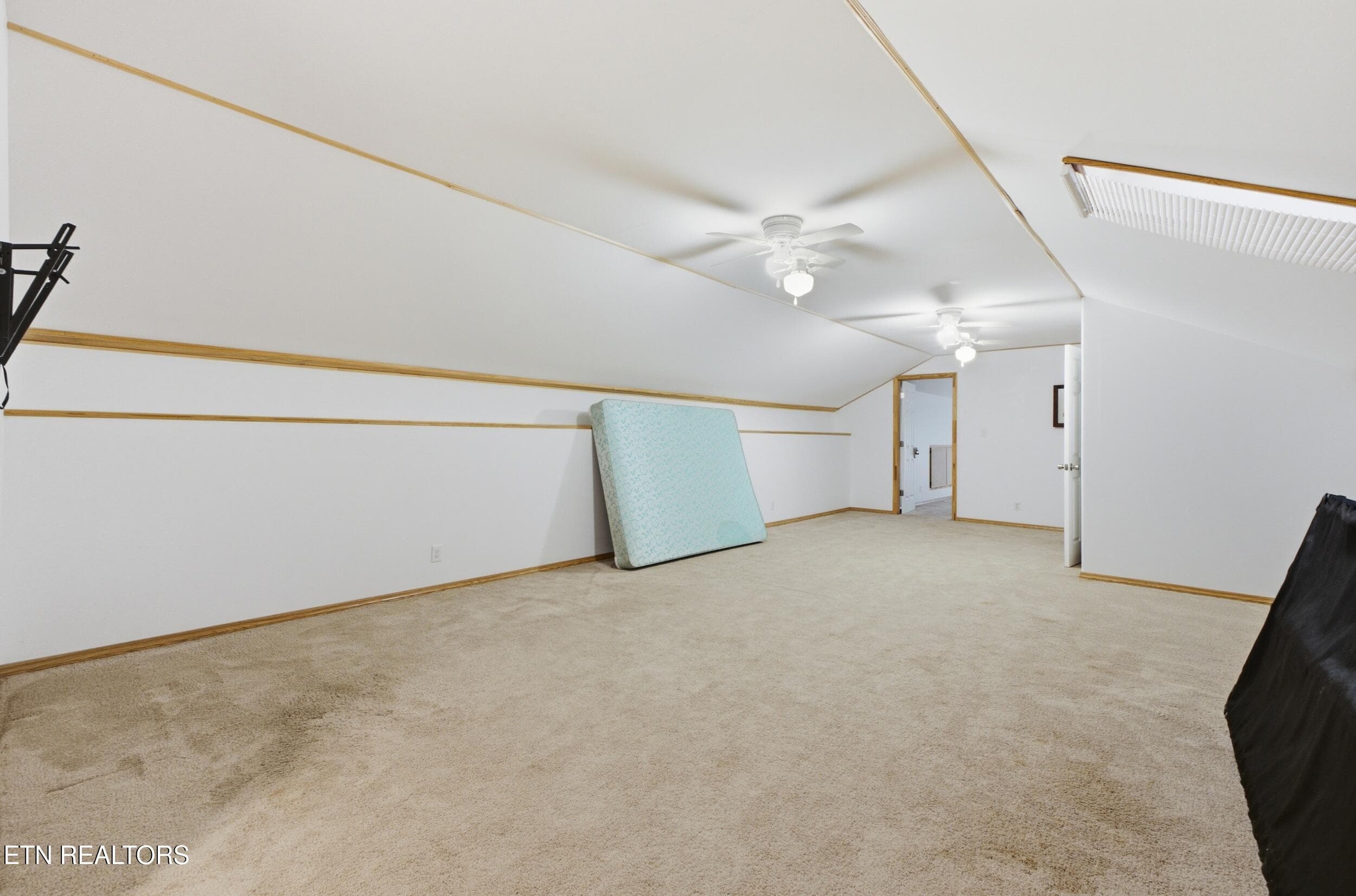 064_dsc03312 - 1700 Cedar Valley Rd, Sweetwater, TN 37874