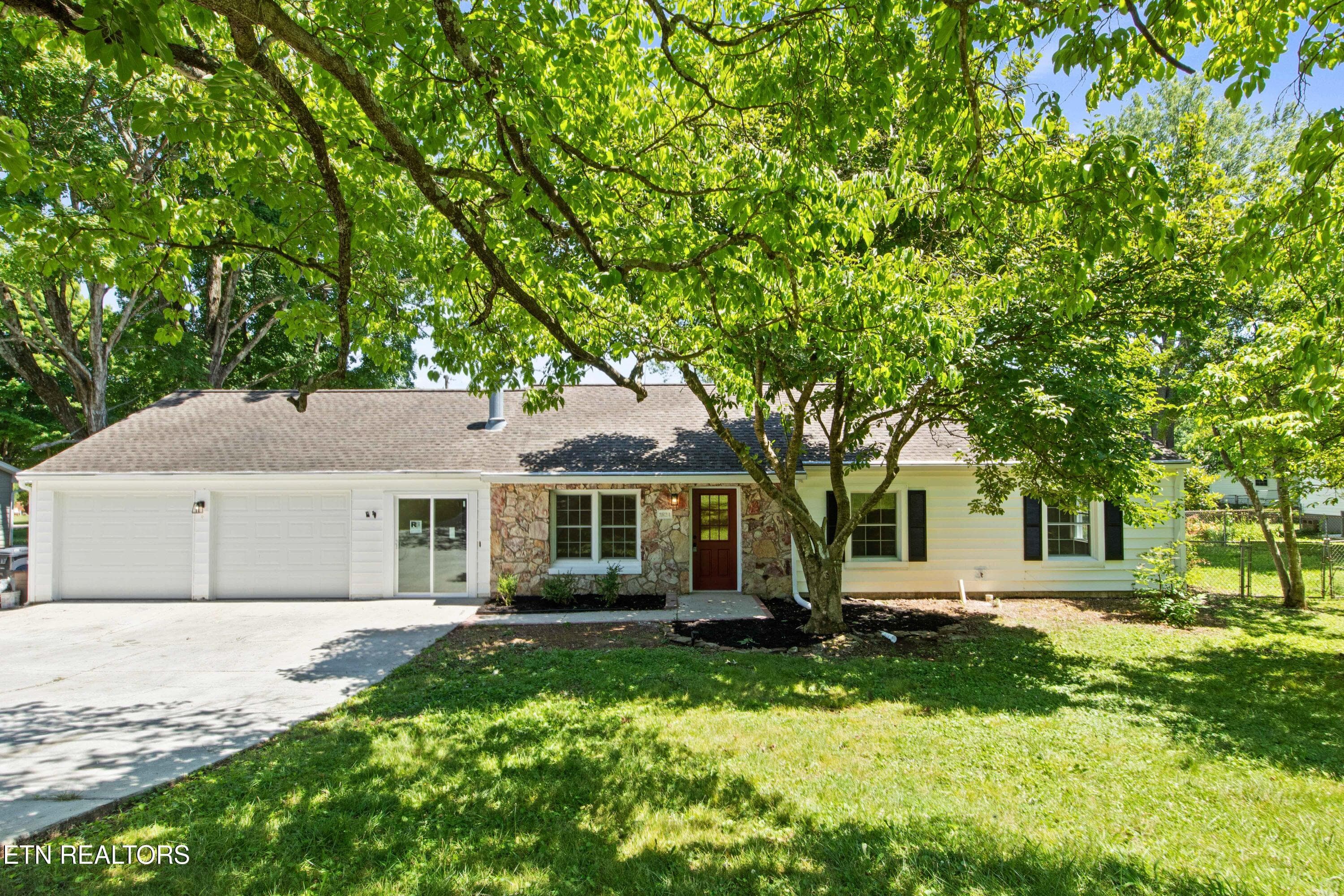 3824 Longwood Drive, Knoxville, TN 37918