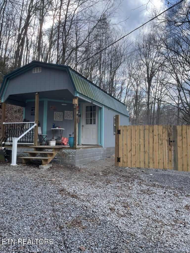 286 Childs Rd, Harriman, TN 37748