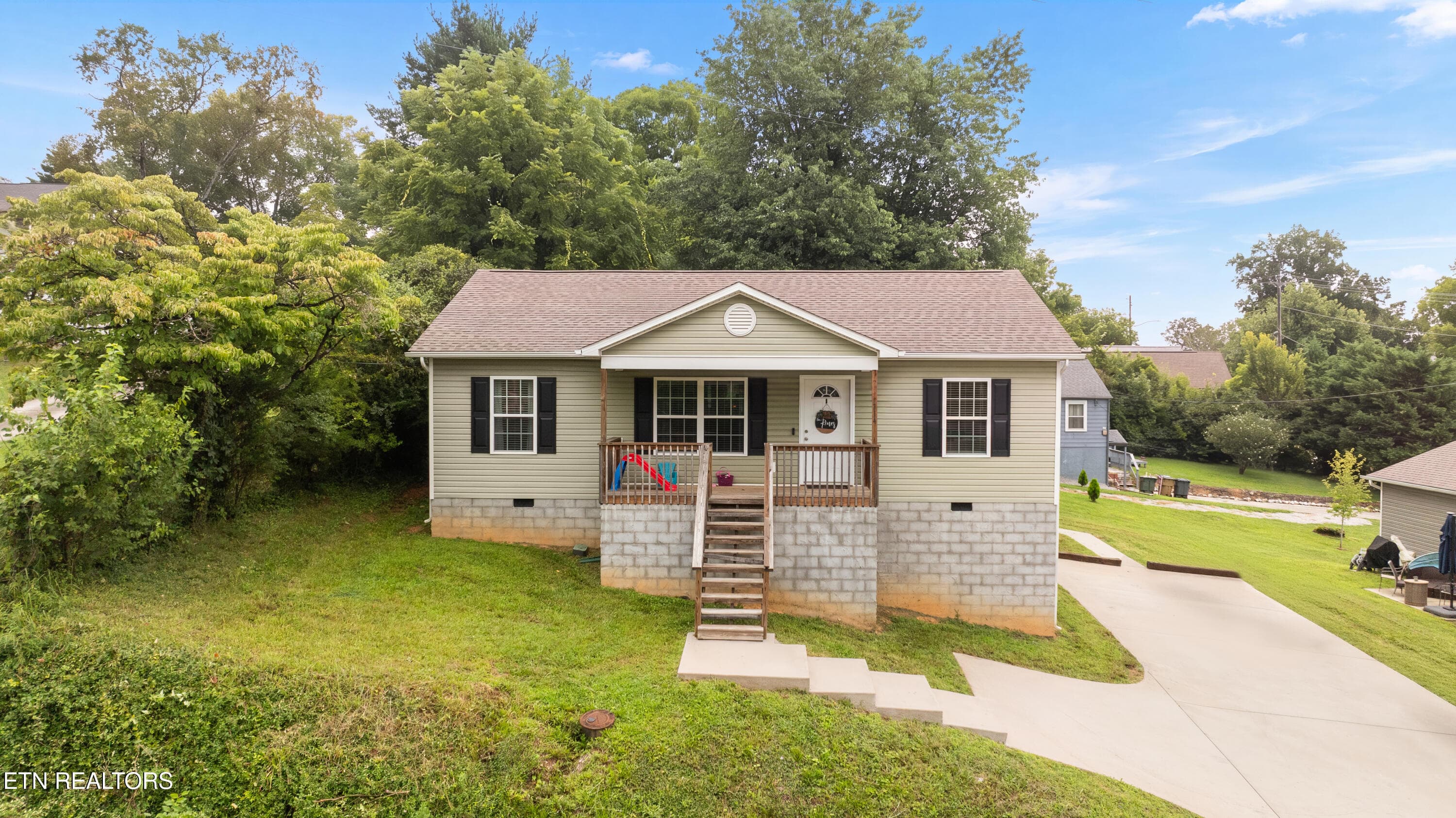 1714 Spring Hill Rd, Knoxville, TN 37914