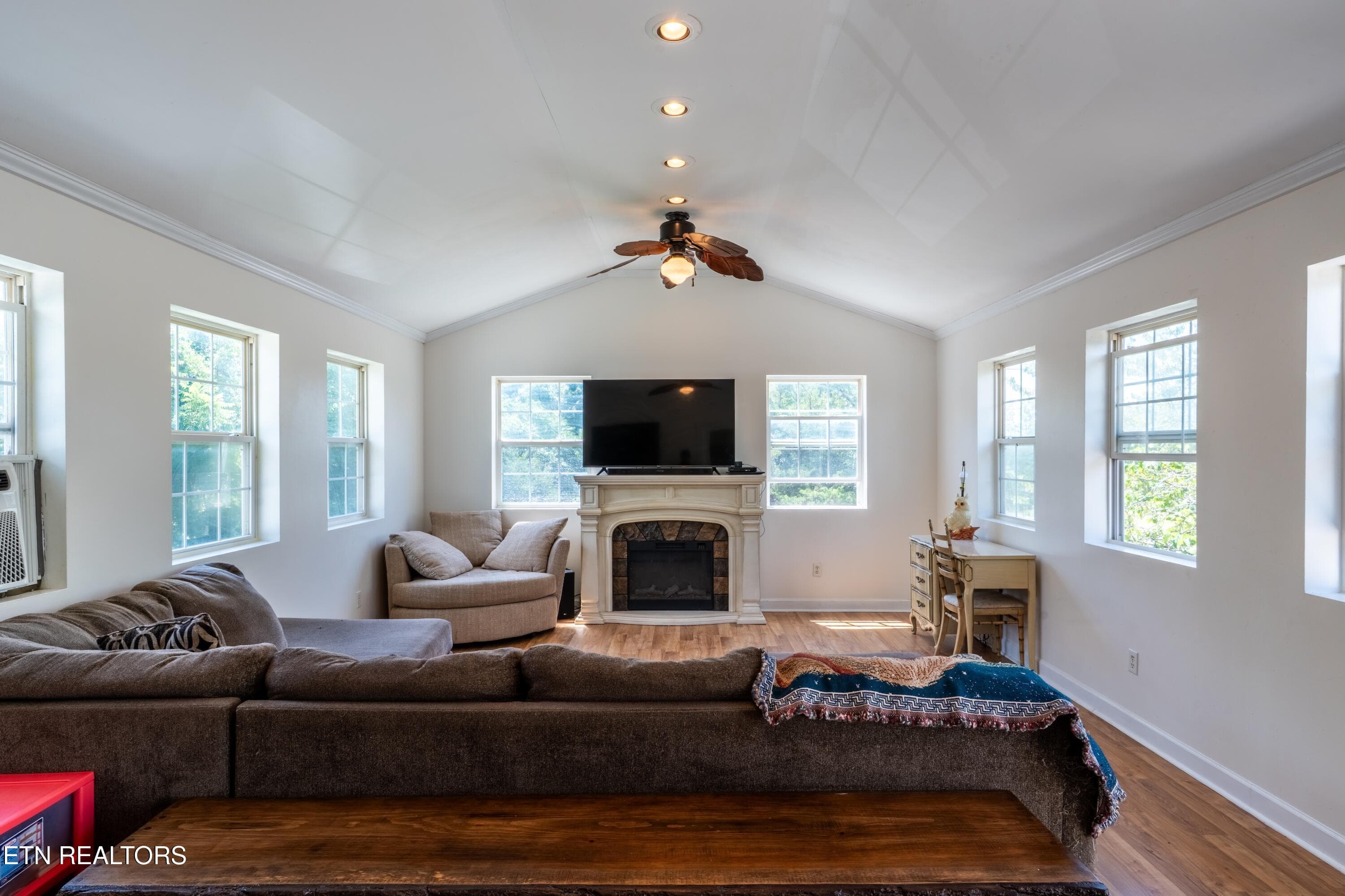 Great Room Upper Level - 1225 Paradise Lane, Dandridge, TN 37725