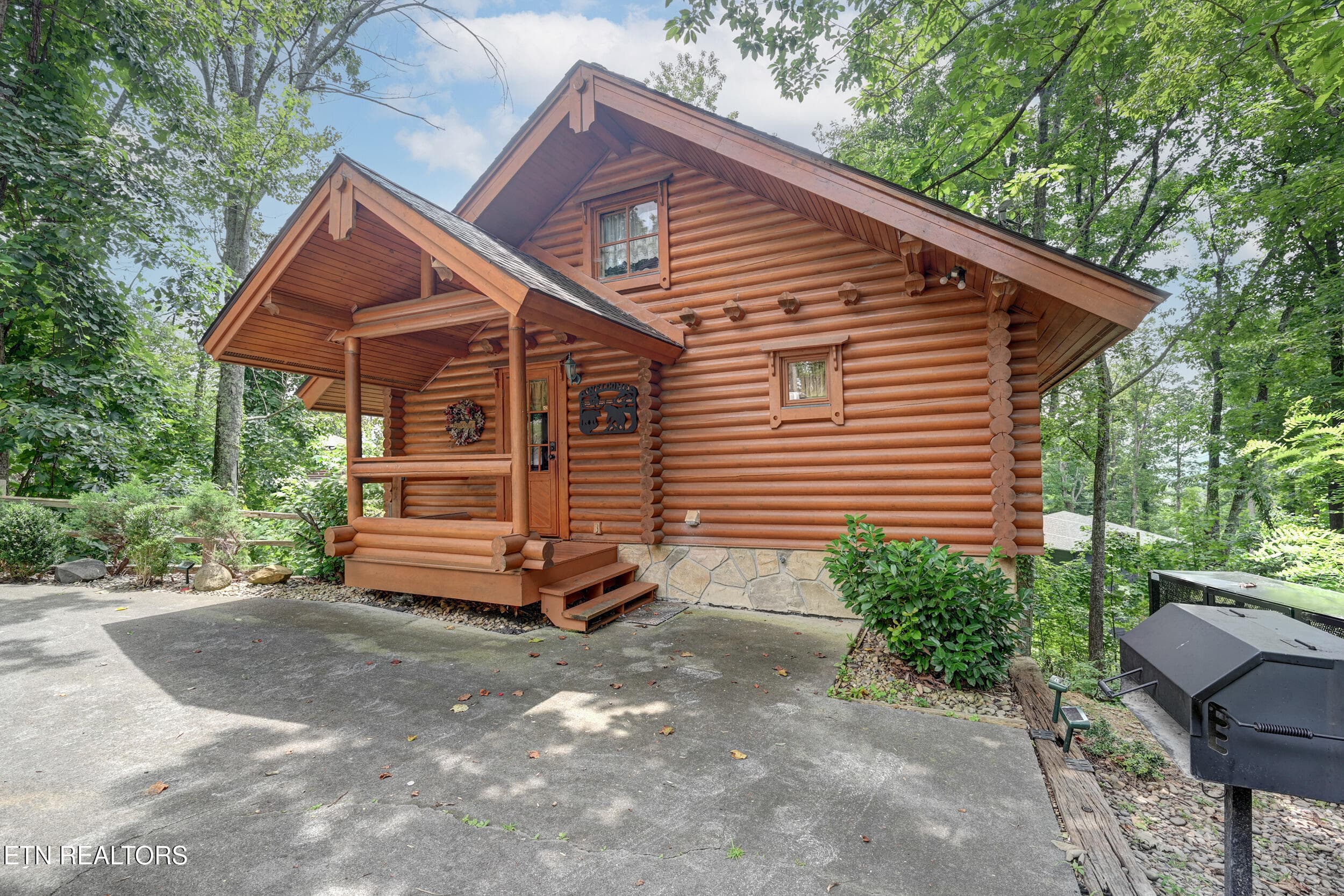 917 Pine Cone Way, Gatlinburg, TN 37738