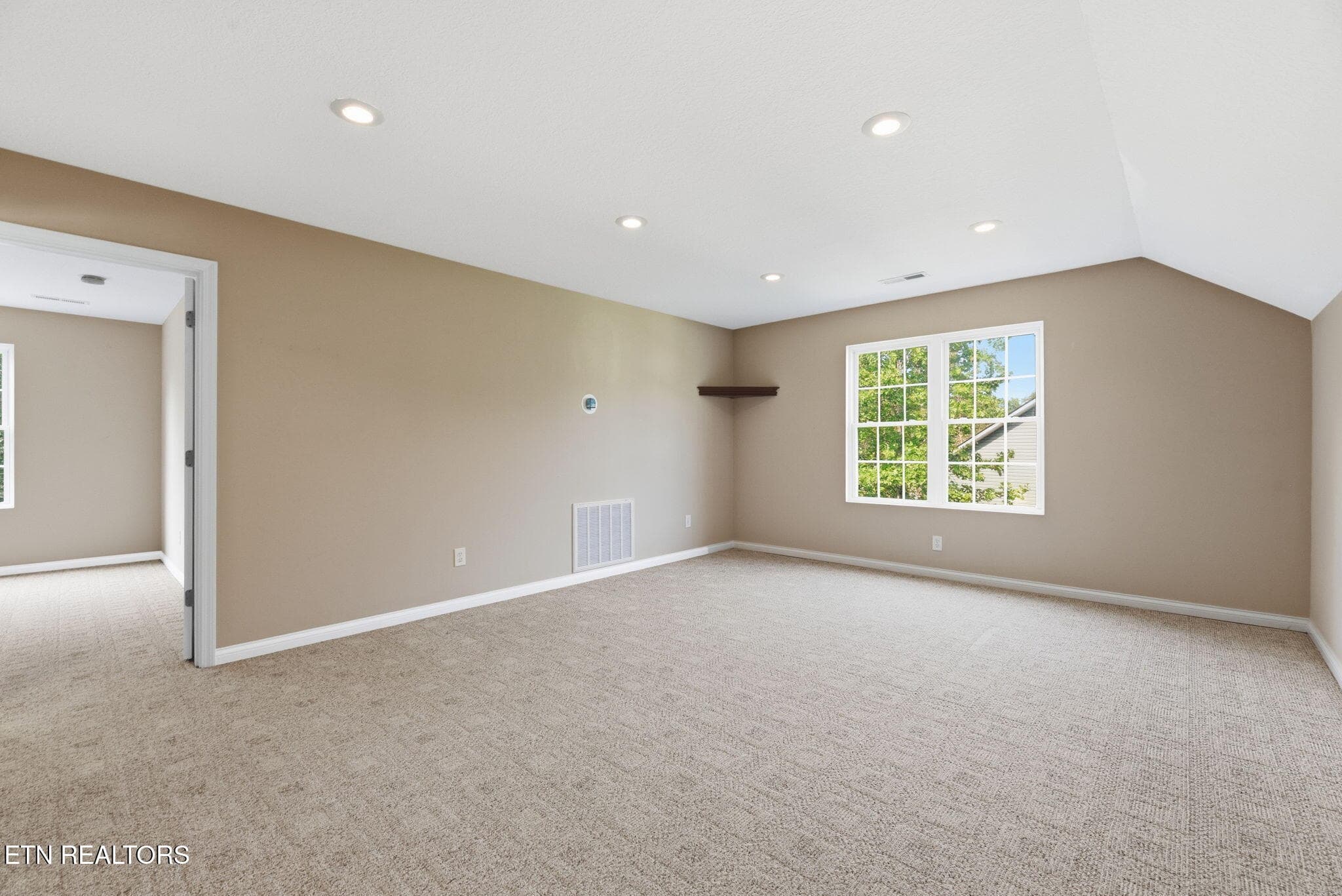 46-web-or-mls-DSC_8425 - 135 W Northberry St, Oak Ridge, TN 37830