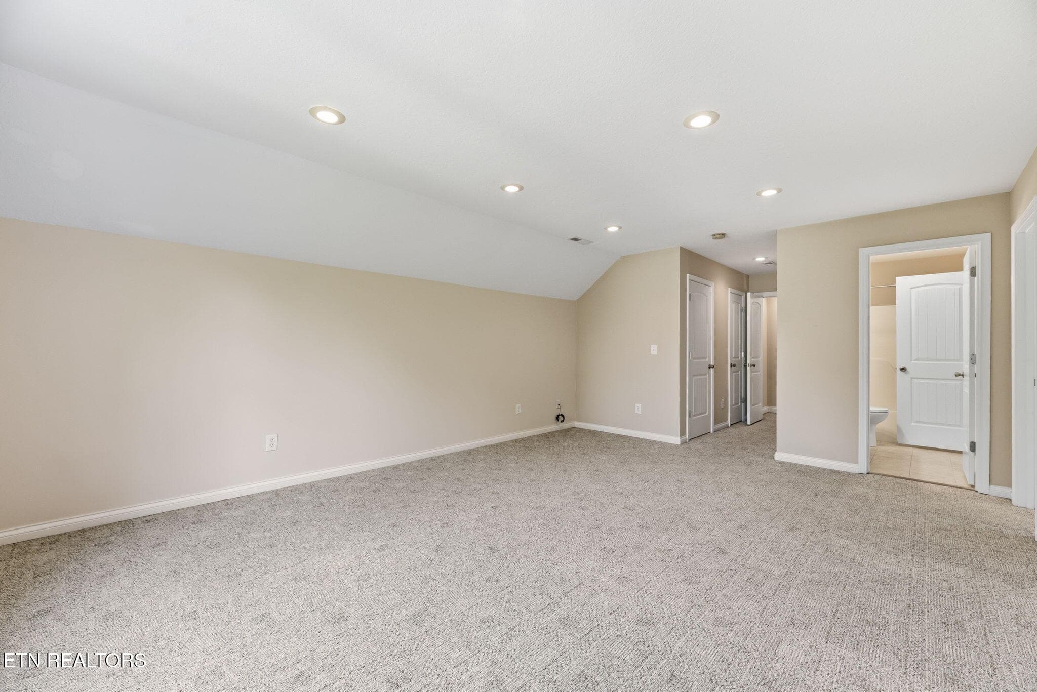 47-web-or-mls-DSC_8428 - 135 W Northberry St, Oak Ridge, TN 37830