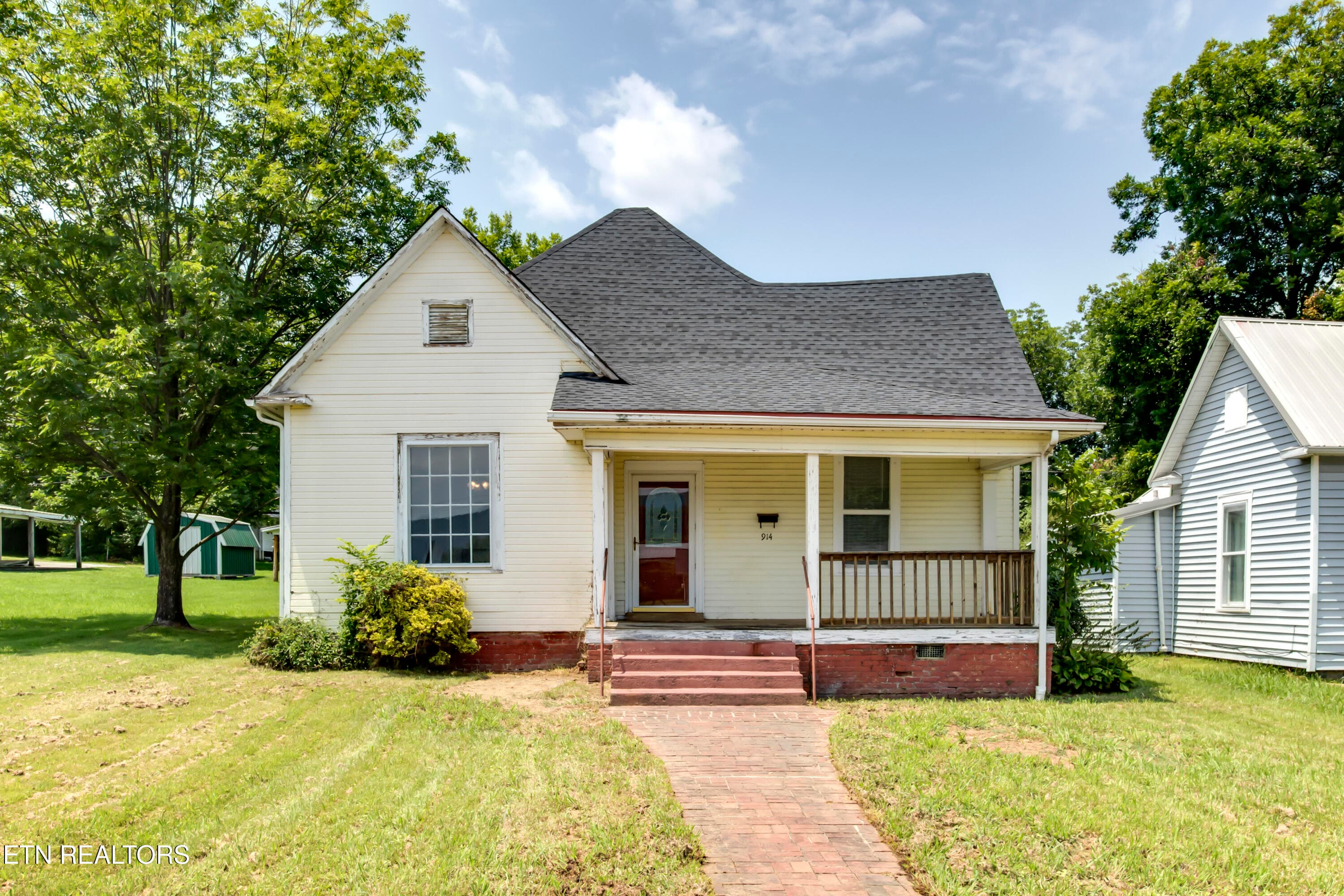 914 Ohio Ave, Etowah, TN 37331