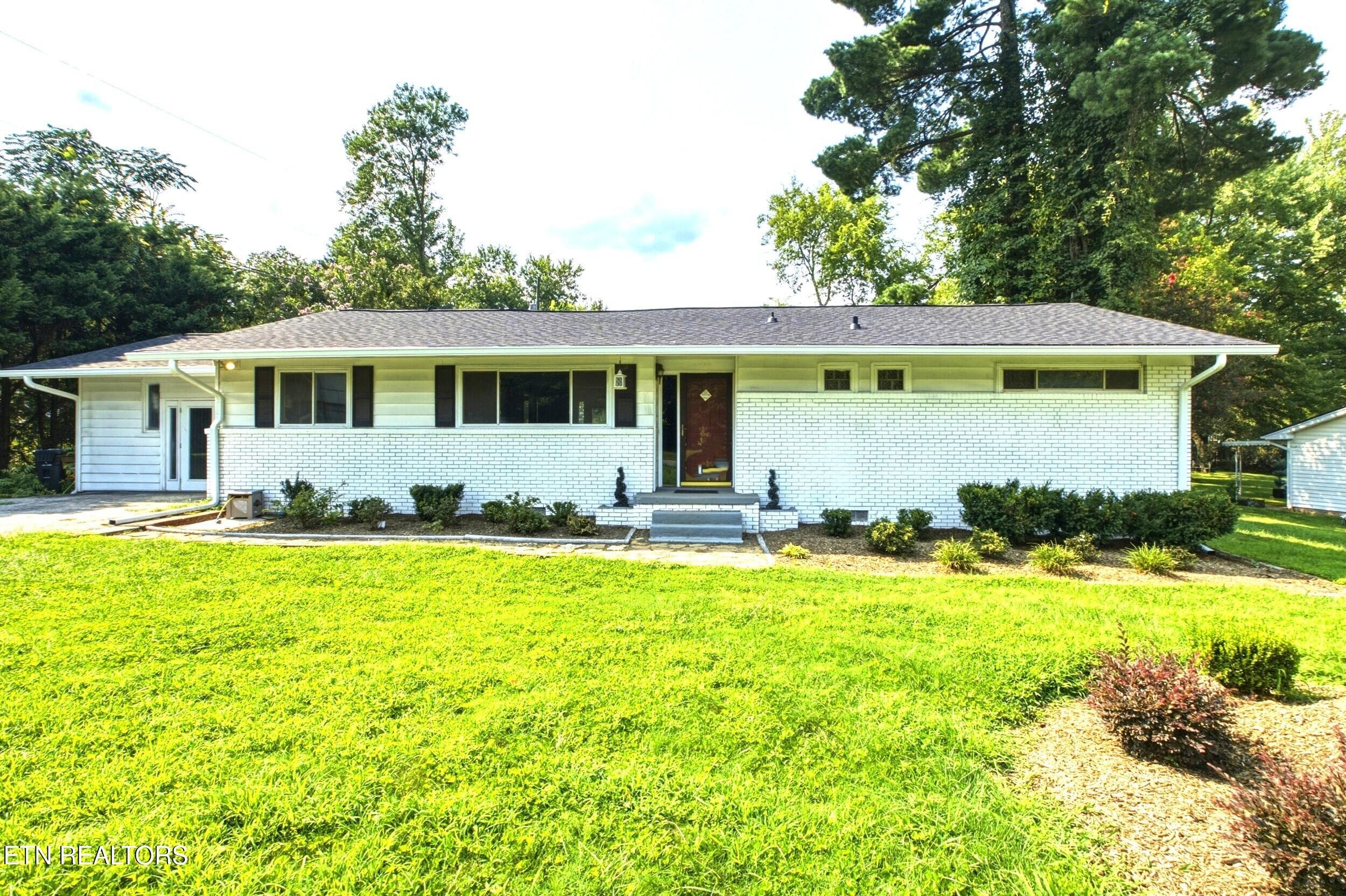 6919 Dorchester Drive, Knoxville, TN 37909