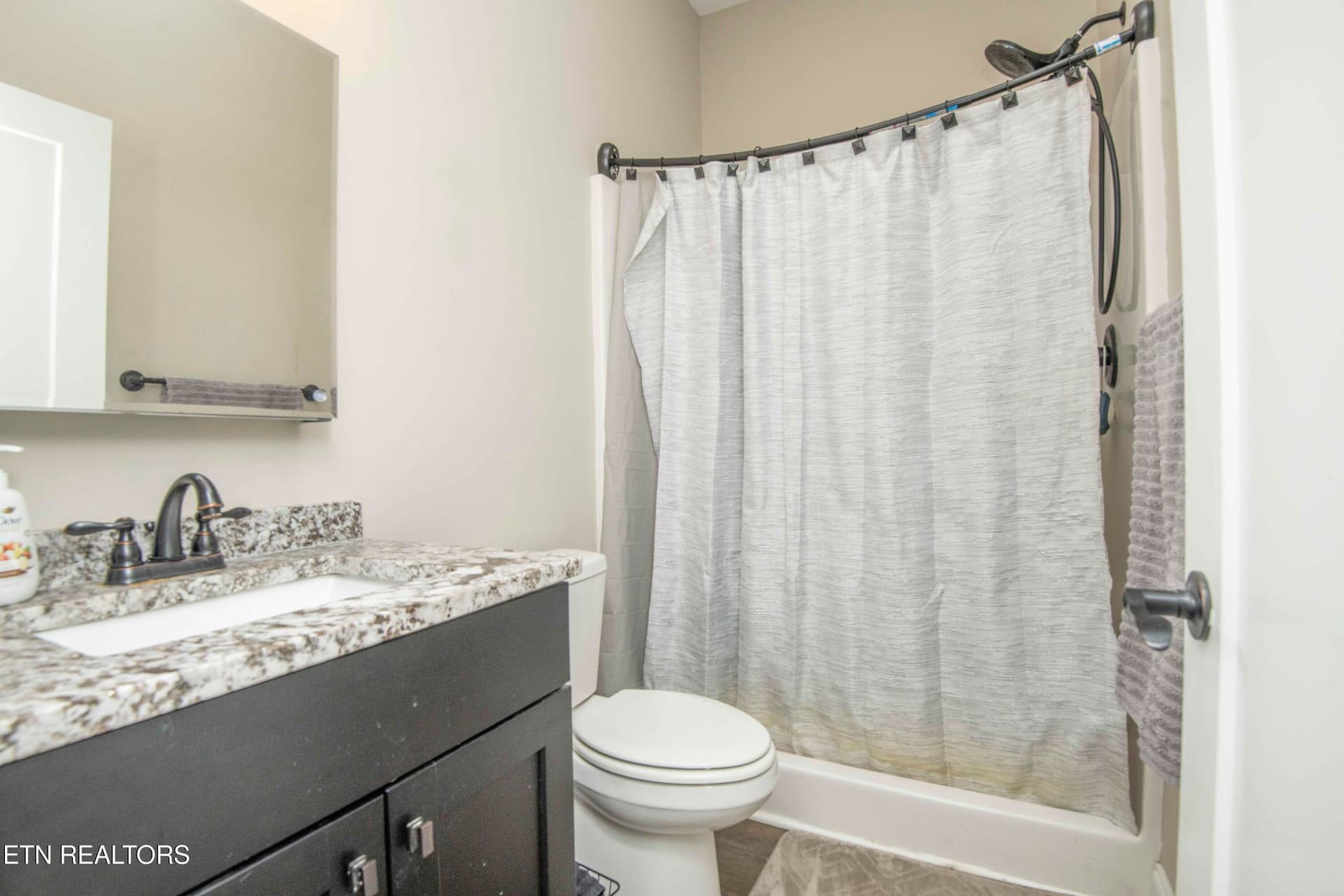 third bath_1 - 1905 Highlands Ridge Lane, Knoxville, TN 37932