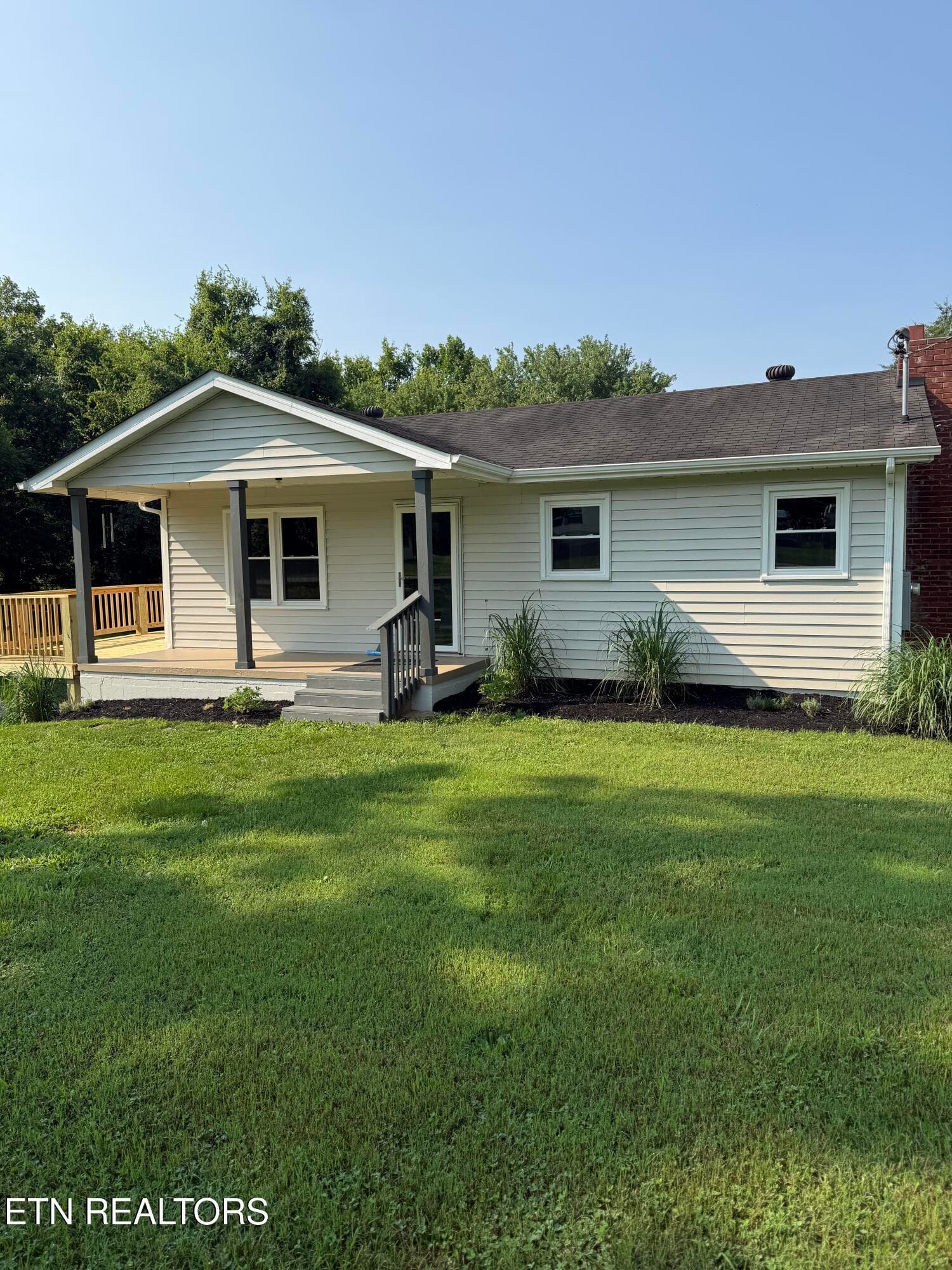 9504 Johnson Rd, Strawberry Plains, TN 37871