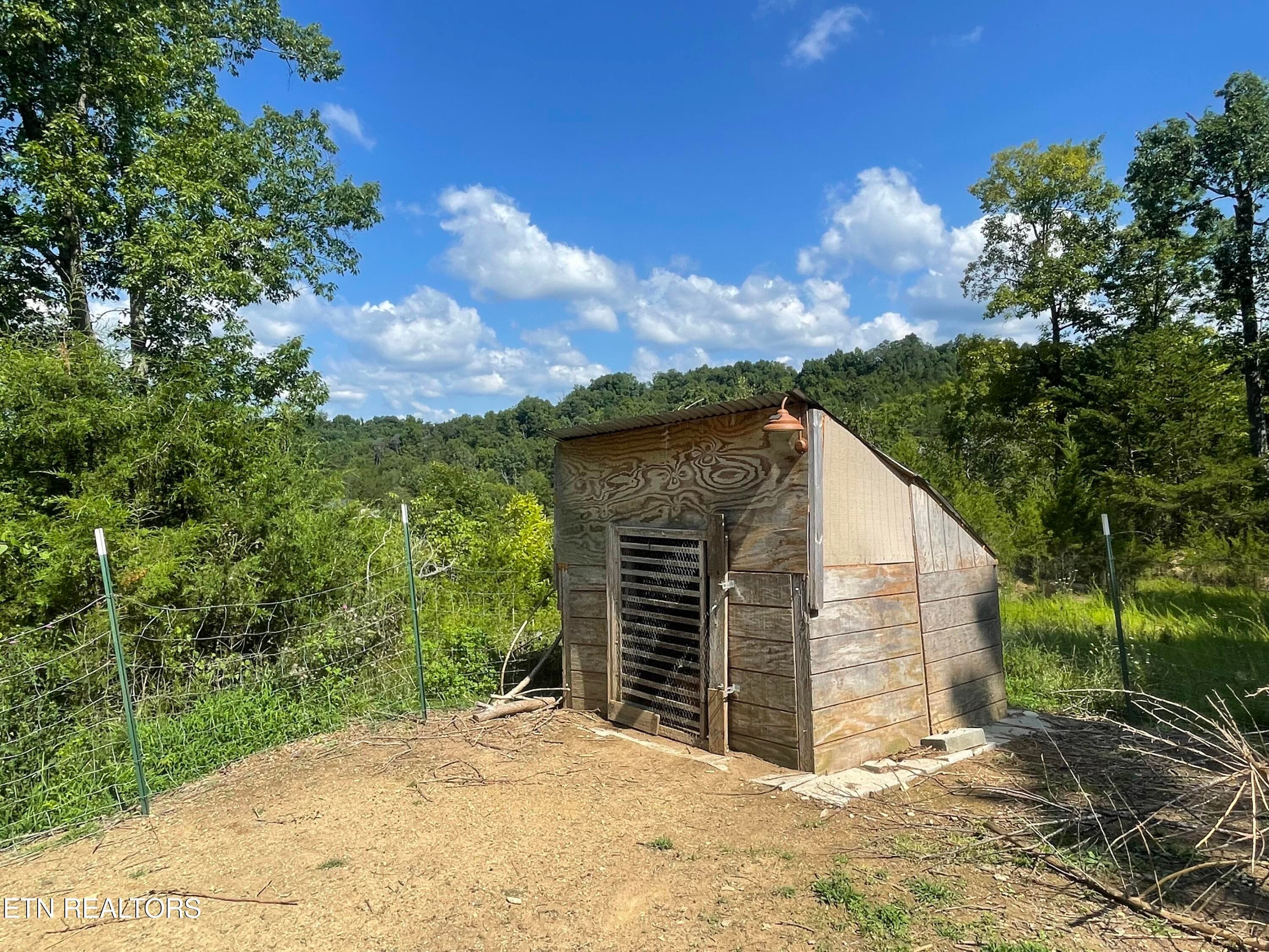 Chicken Coup - 1225 Paradise Lane, Dandridge, TN 37725