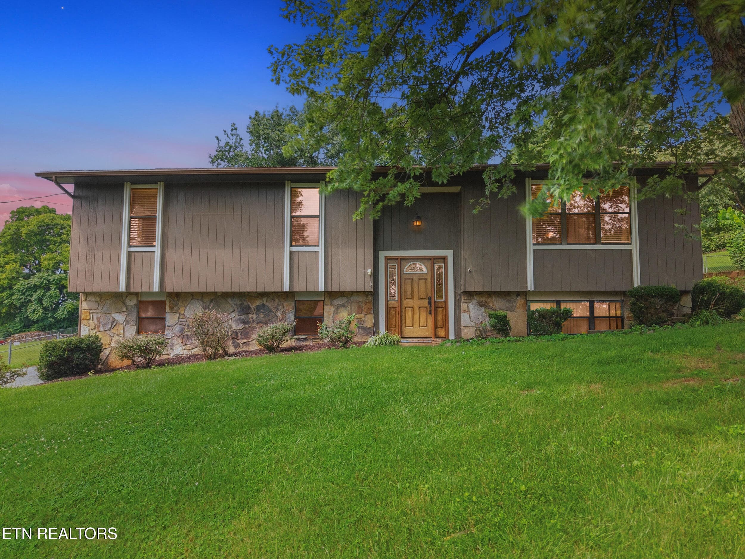 1_002 - twilight - 7813 Cedarcrest Rd, Knoxville, TN 37938