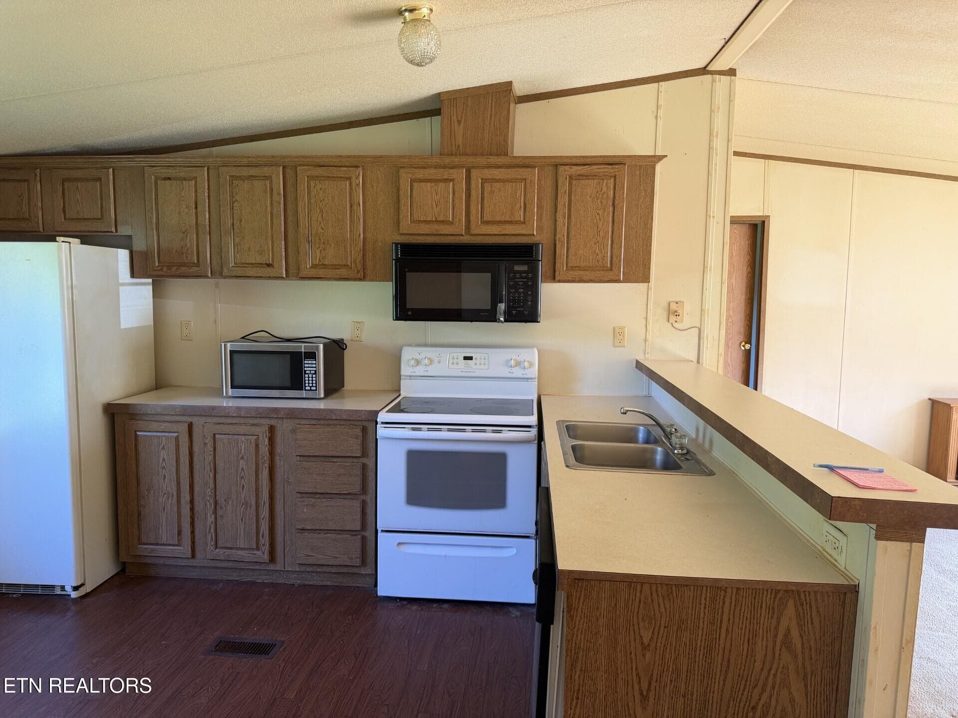 11033 Hwy 68 kitchen3 - 11033 Highway 68, Grandview, TN 37337