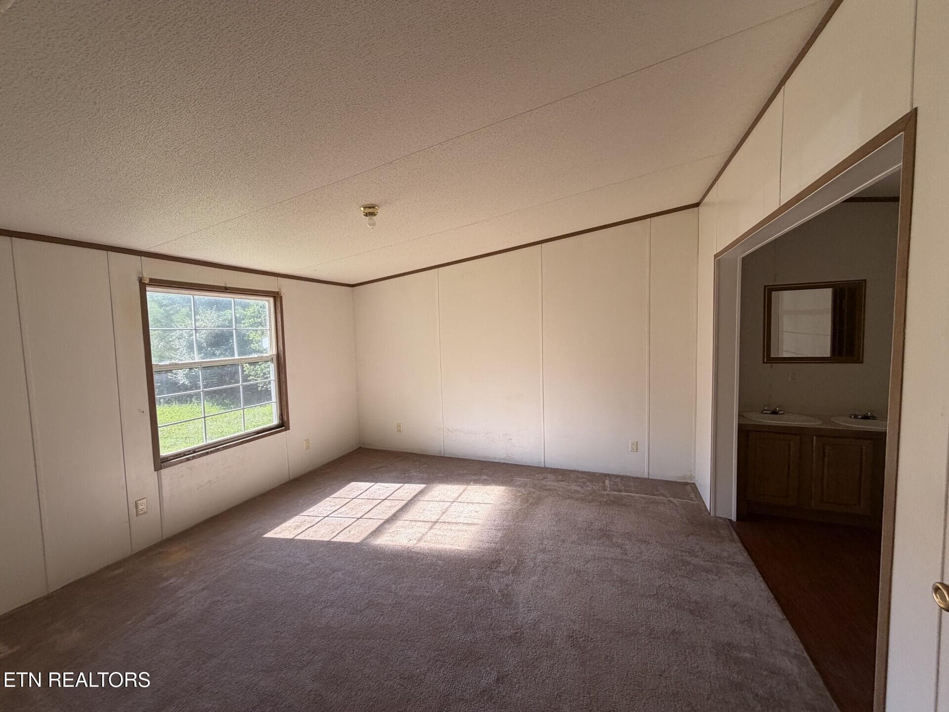 11033 Hwy 68 living room4 - 11033 Highway 68, Grandview, TN 37337