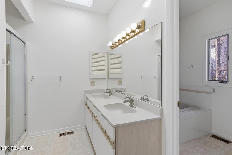 2nd primary bathroom - 152 Whippoorwill Drive, Oak Ridge, TN 37830