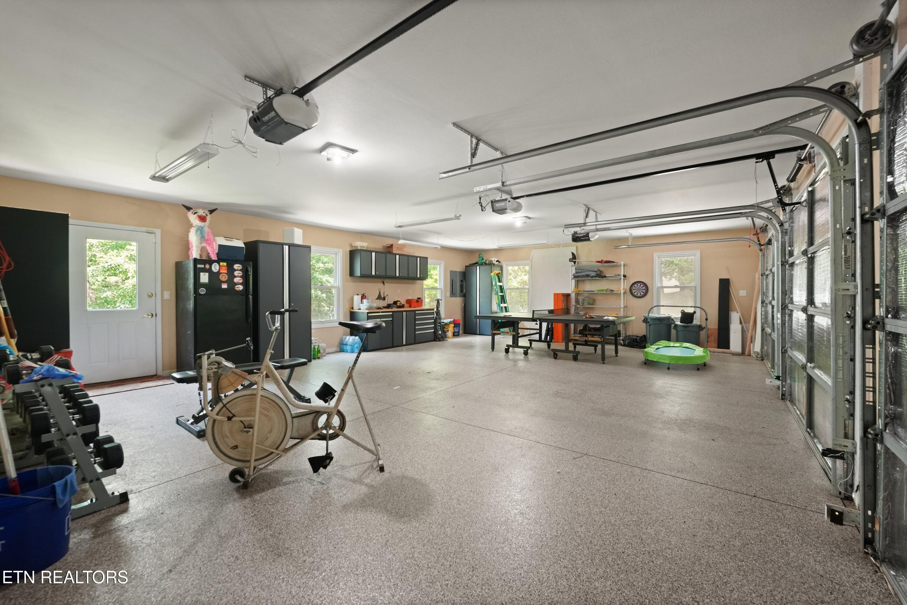 3 Car Garage - 16 Milnor Circle, Crossville, TN 38558, Crossville