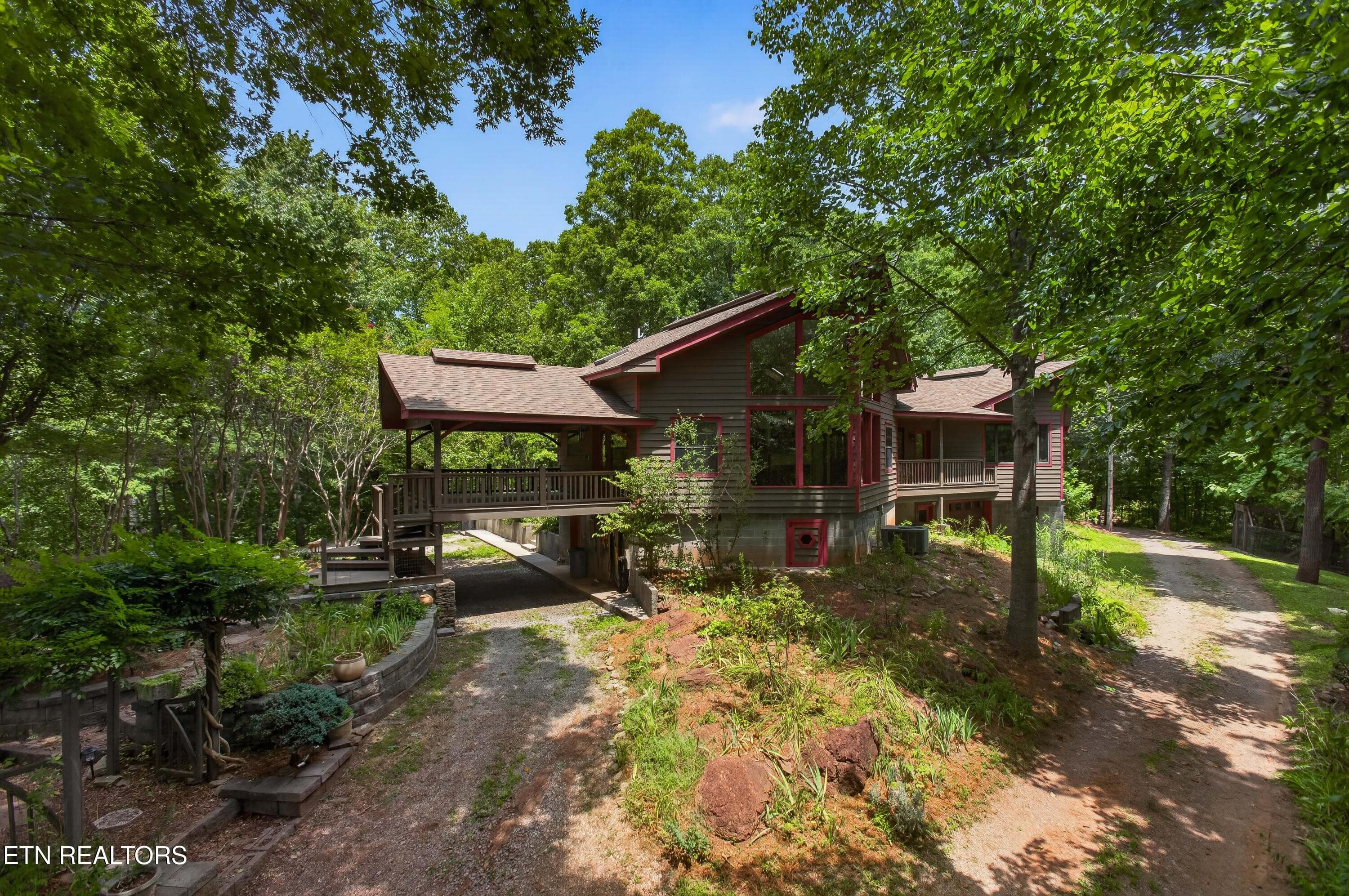 242 Deer Run Drive, Maryville, TN 37803