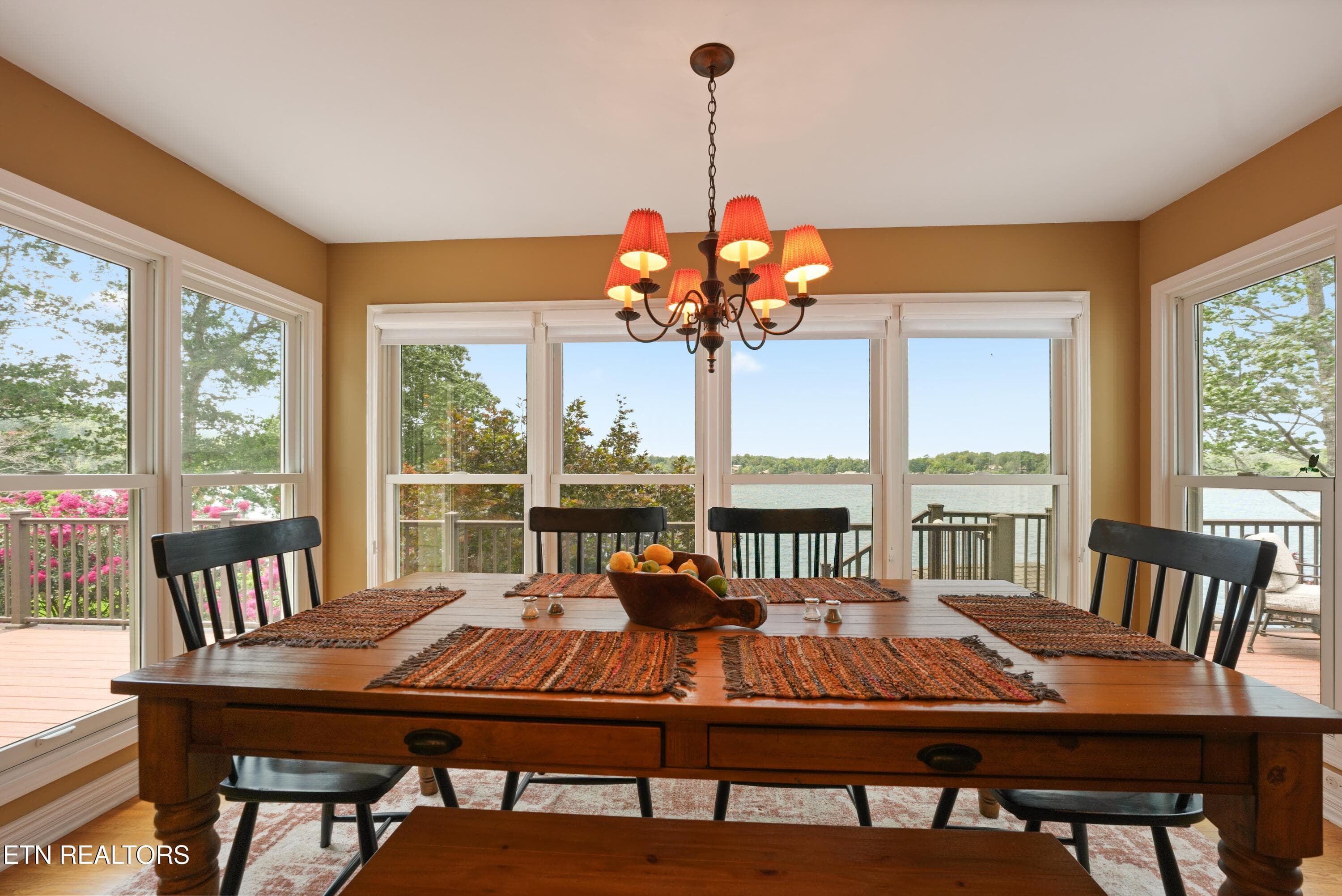 Breakfast Nook - 16 Milnor Circle, Crossville, TN 38558, Crossville