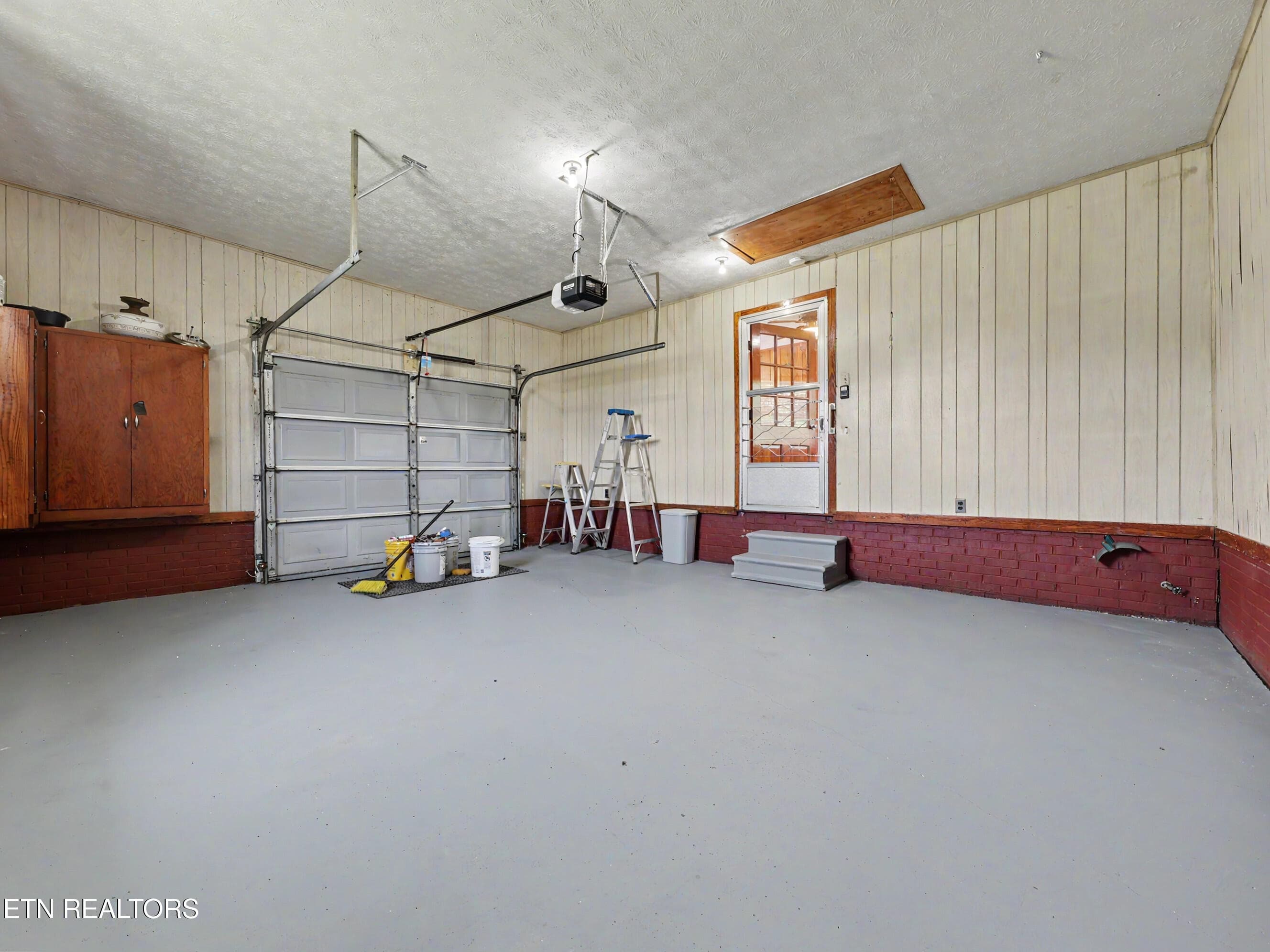 Garage - 717 Old Glory Rd, Maryville, TN 37801