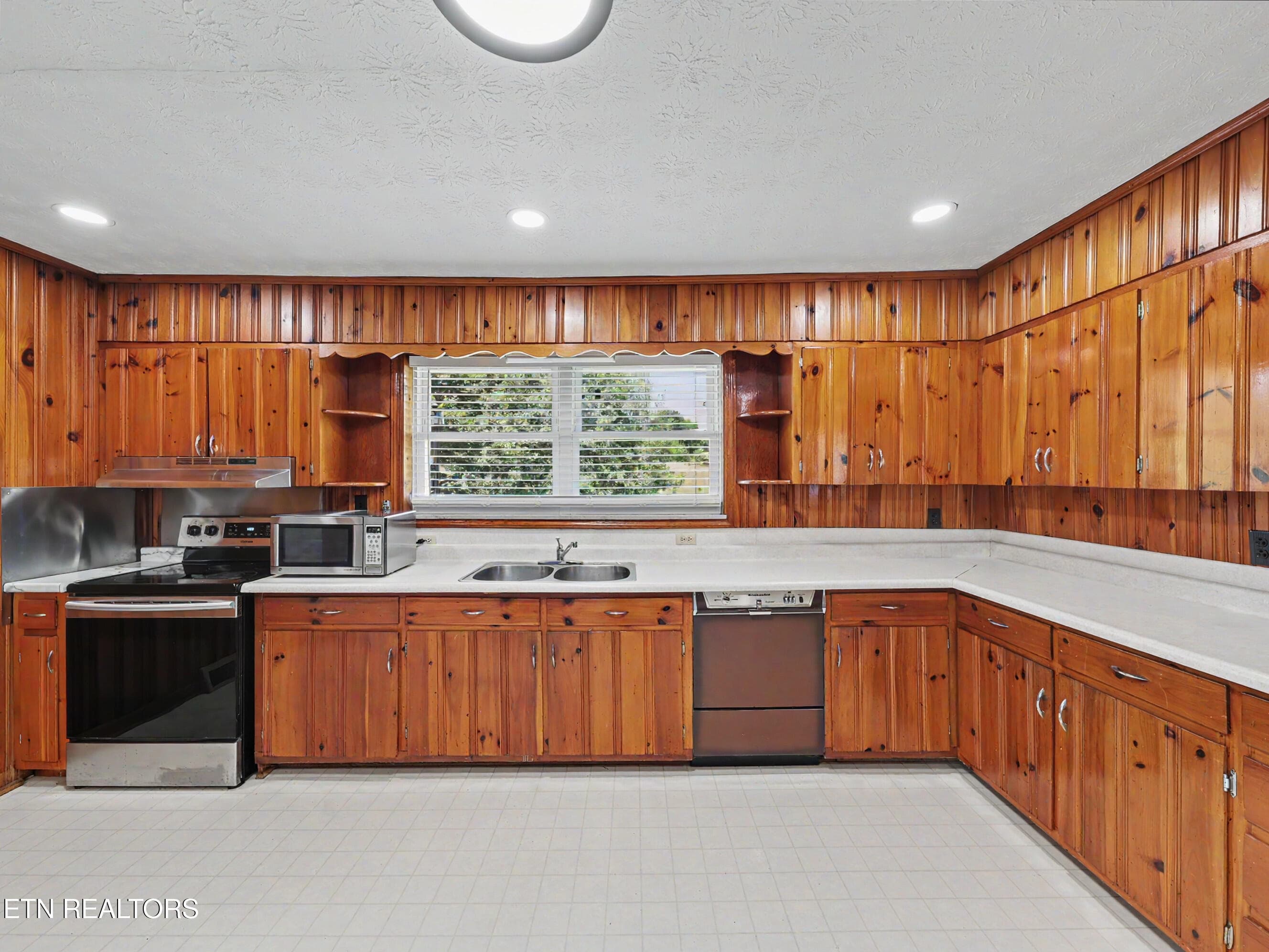 Kitchen. - 717 Old Glory Rd, Maryville, TN 37801