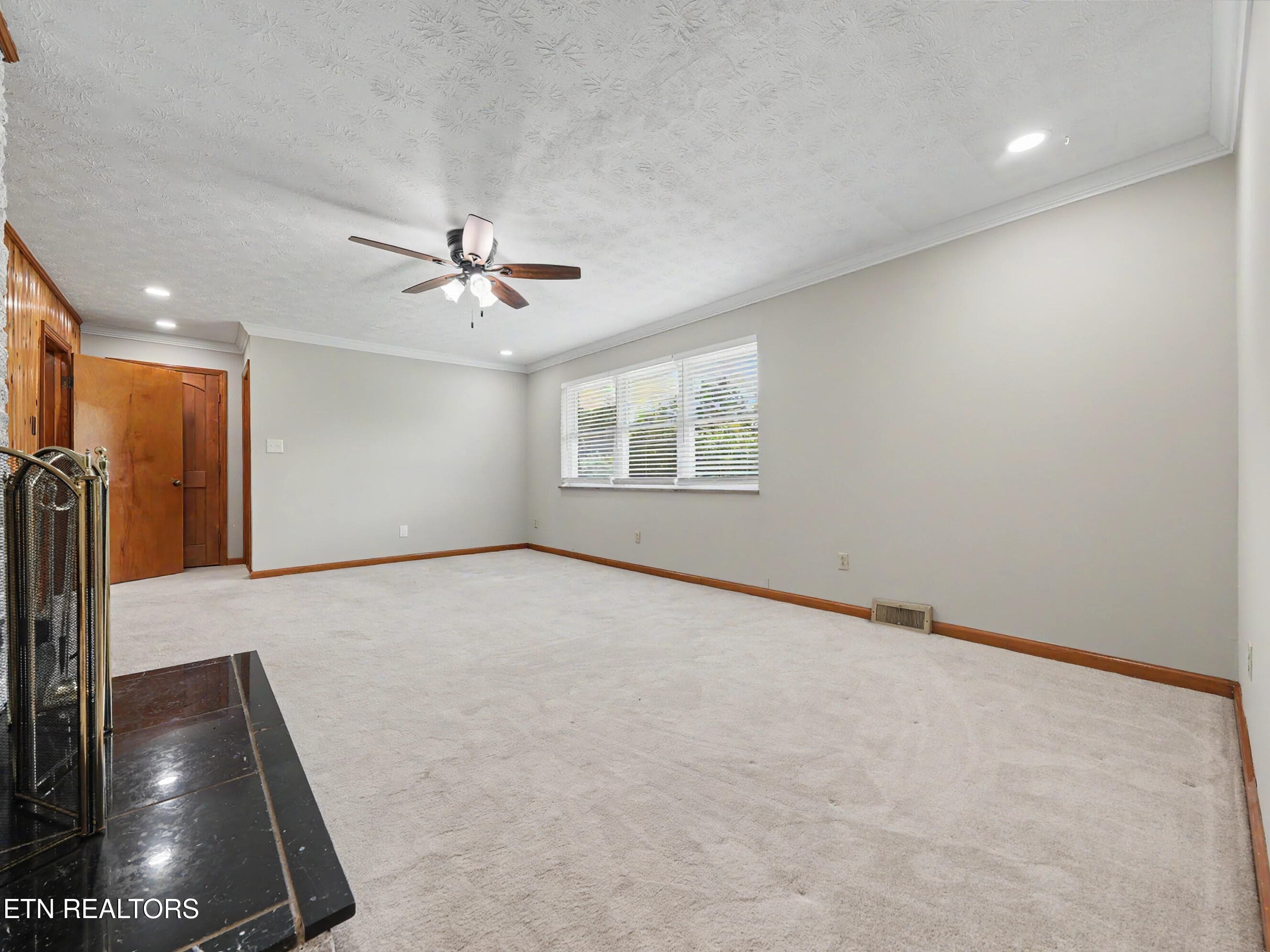Family room - 717 Old Glory Rd, Maryville, TN 37801