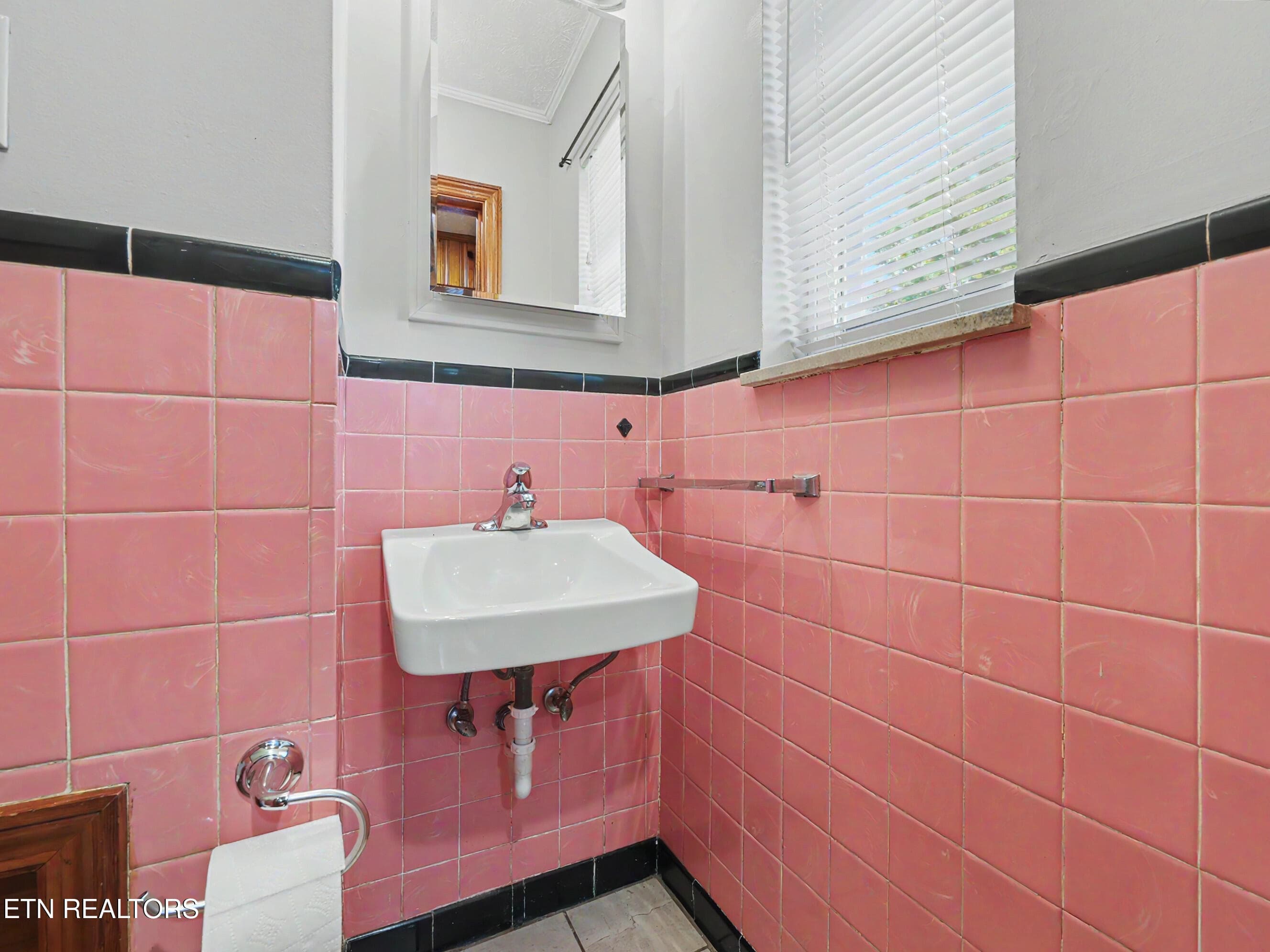 1/2 bath - 717 Old Glory Rd, Maryville, TN 37801