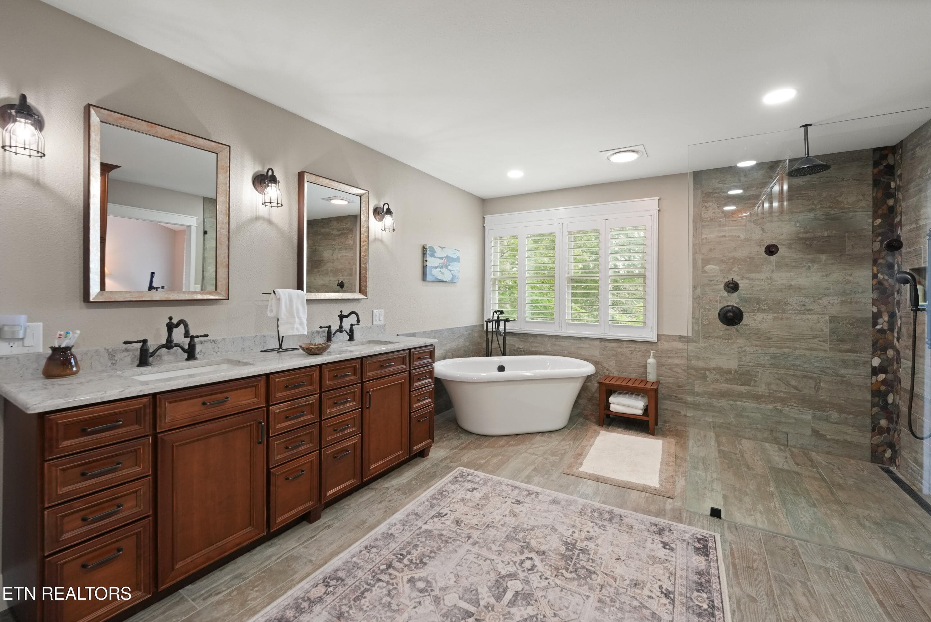 Master Bath - 16 Milnor Circle, Crossville, TN 38558, Crossville