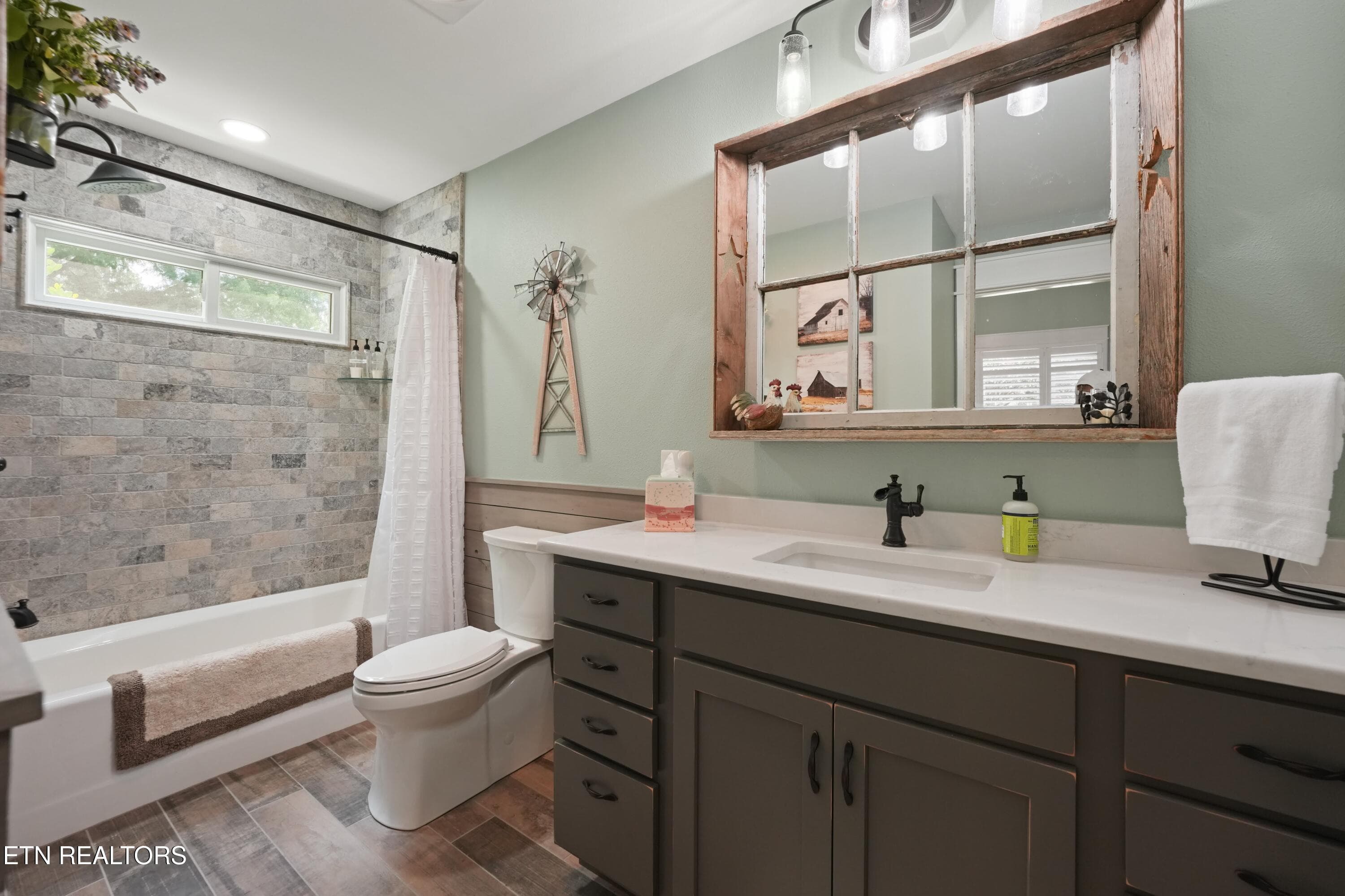 Guest Bath - 16 Milnor Circle, Crossville, TN 38558, Crossville