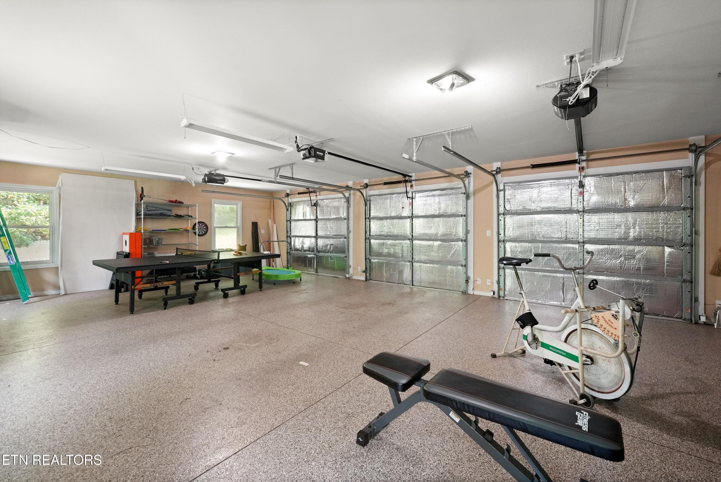 Oversized 3 Car Garage - 16 Milnor Circle, Crossville, TN 38558, Crossville