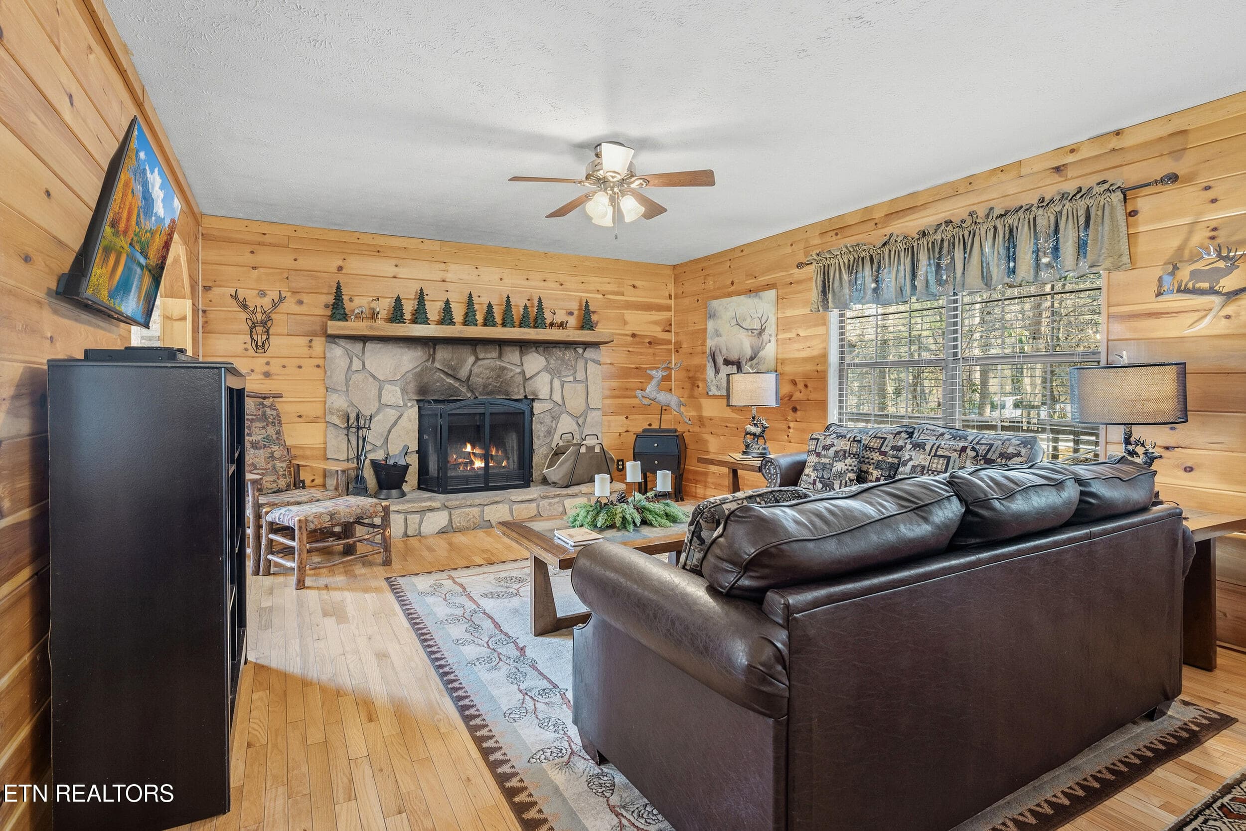 Living room - 1944 Anderson Way, Sevierville, TN 37876