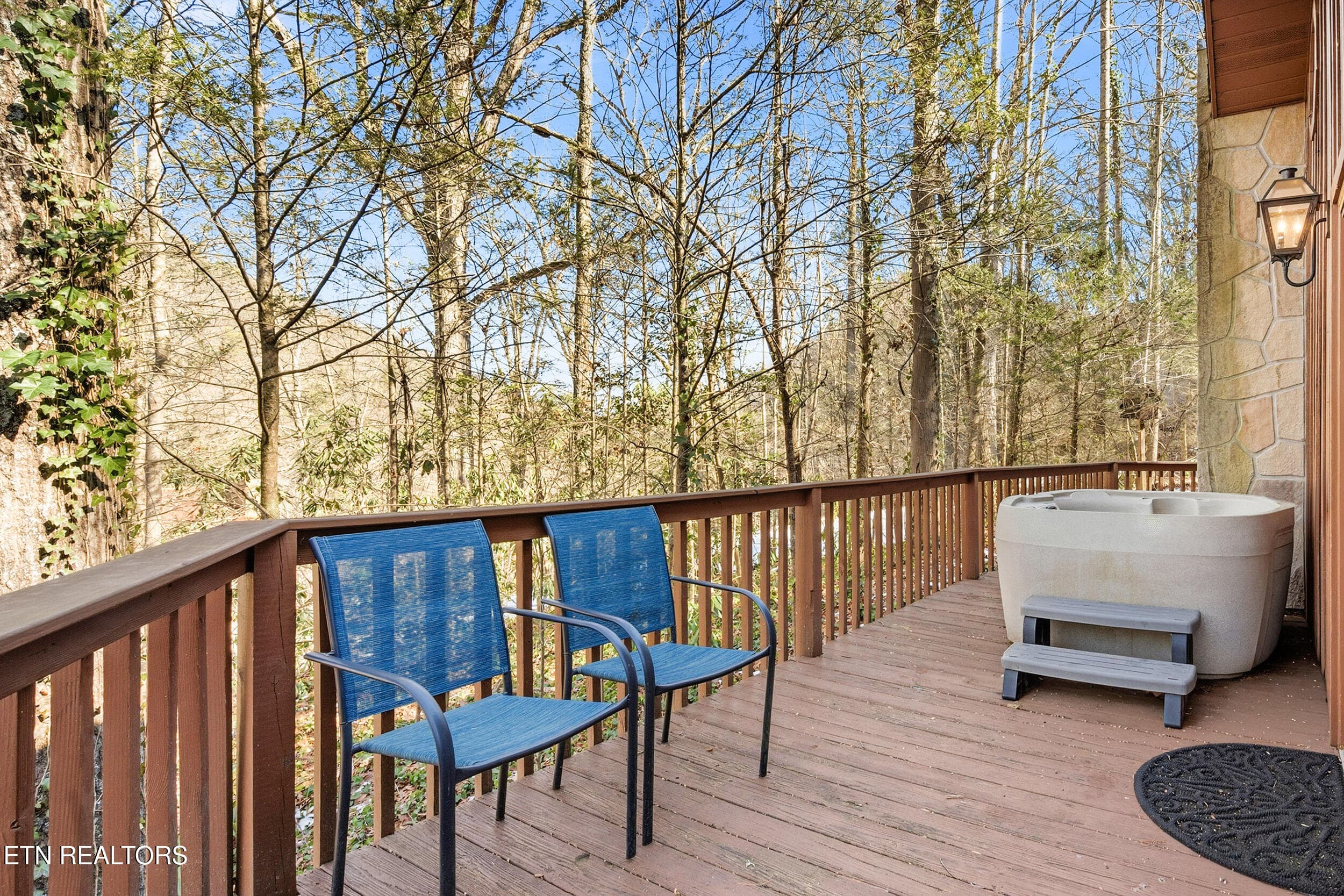 Deck w/hot tub - 1944 Anderson Way, Sevierville, TN 37876