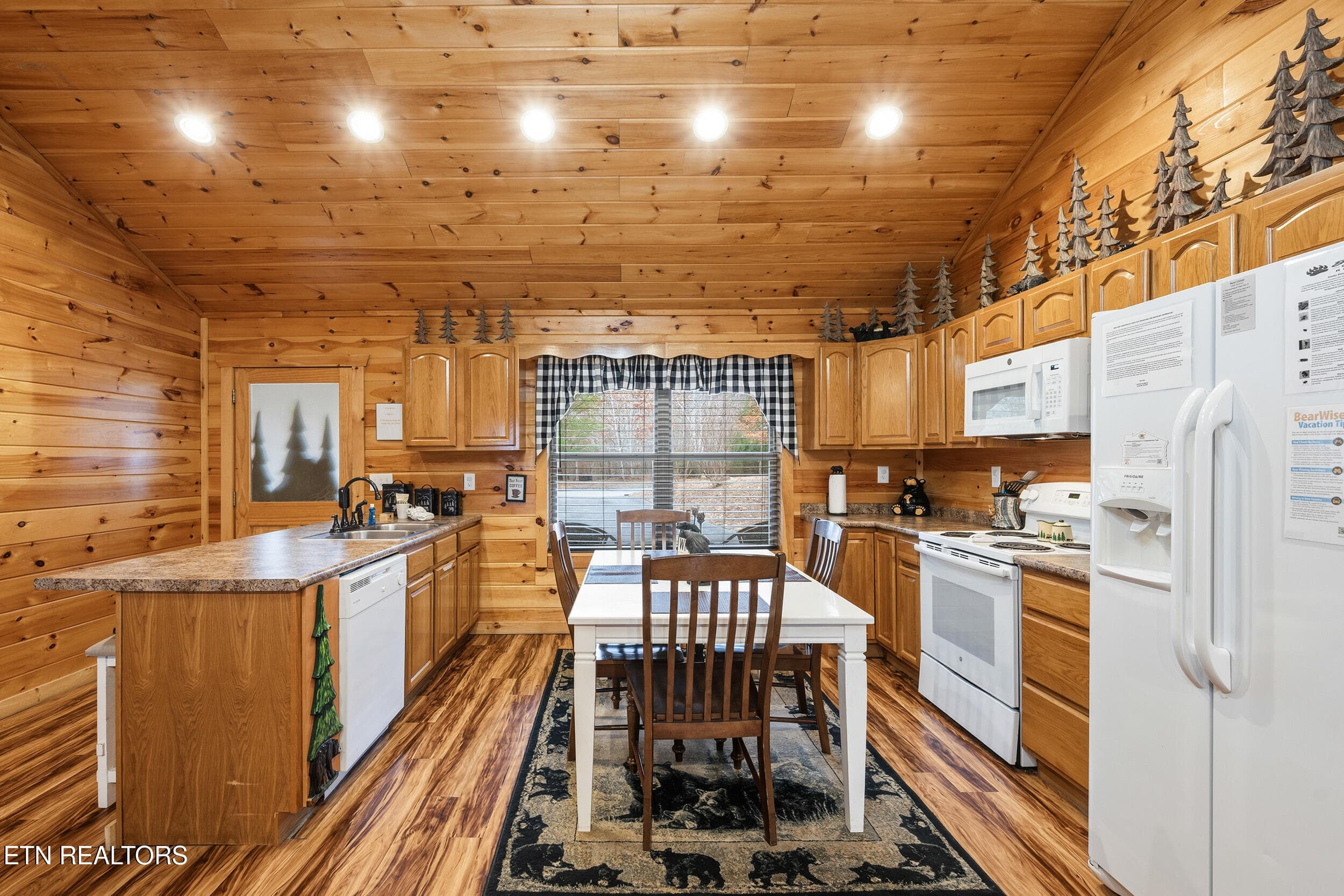 Kitchen - 2756 Murray Ridge Rd, Sevierville, TN 37876