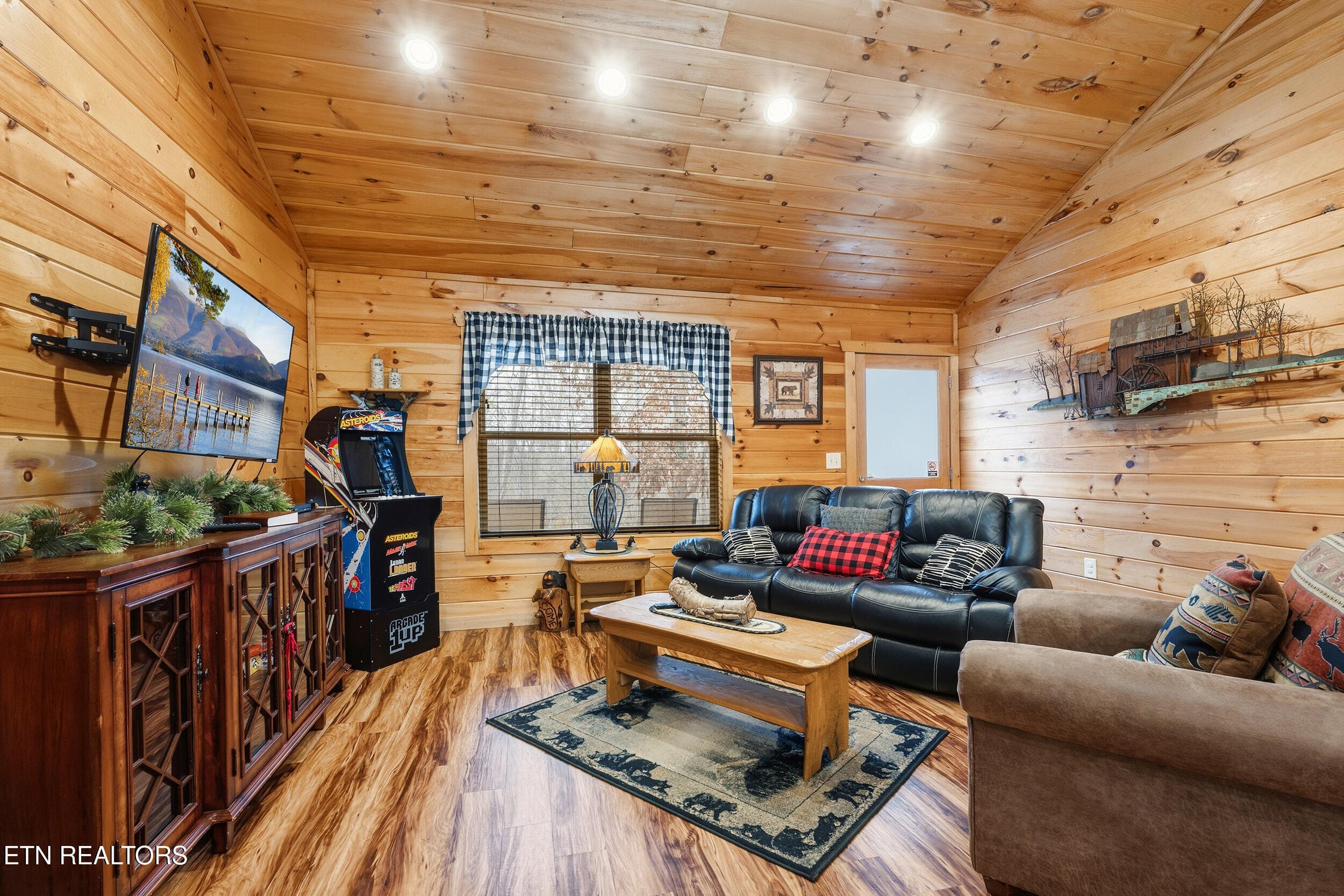 Living room - 2756 Murray Ridge Rd, Sevierville, TN 37876