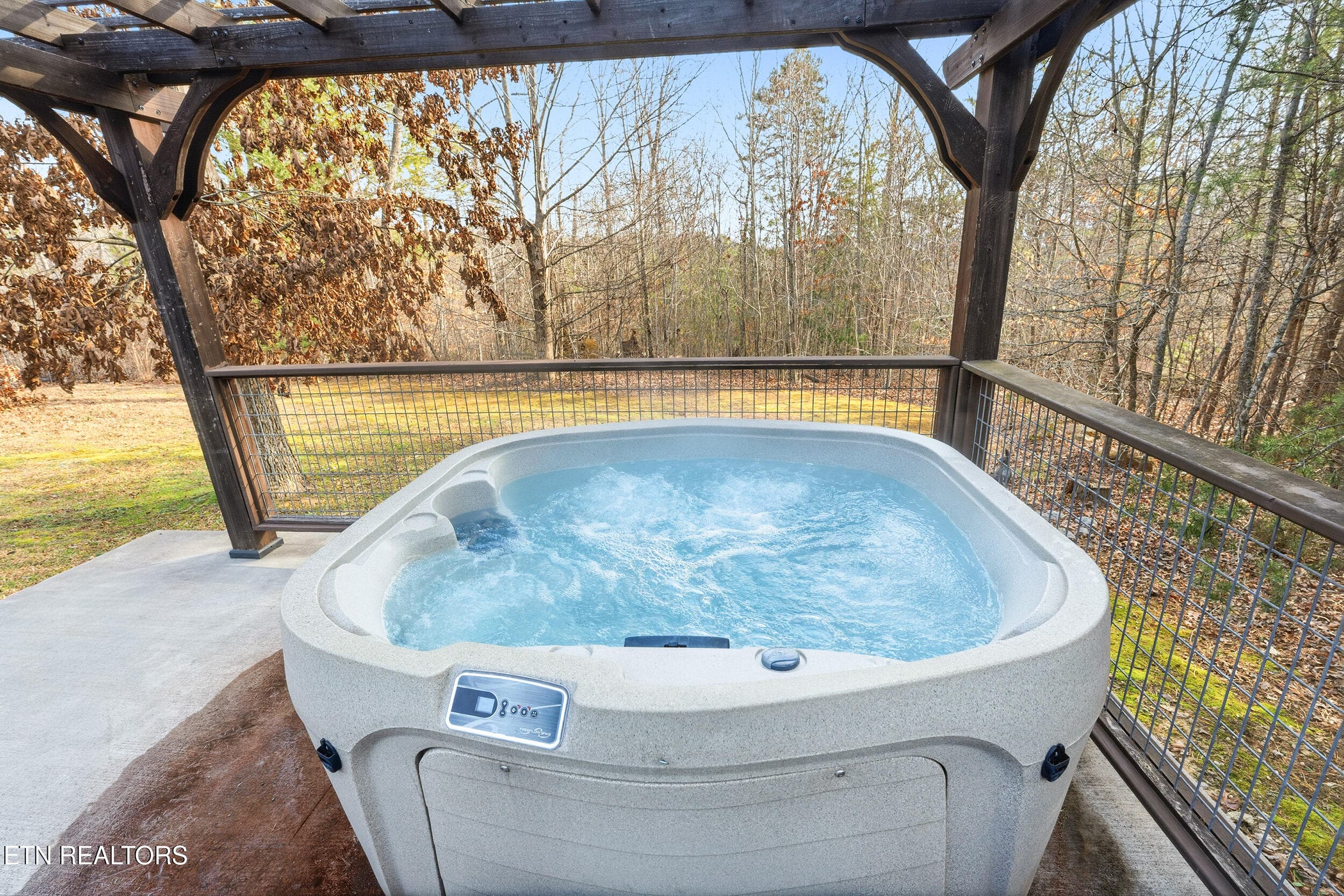 Hot tub - 2756 Murray Ridge Rd, Sevierville, TN 37876