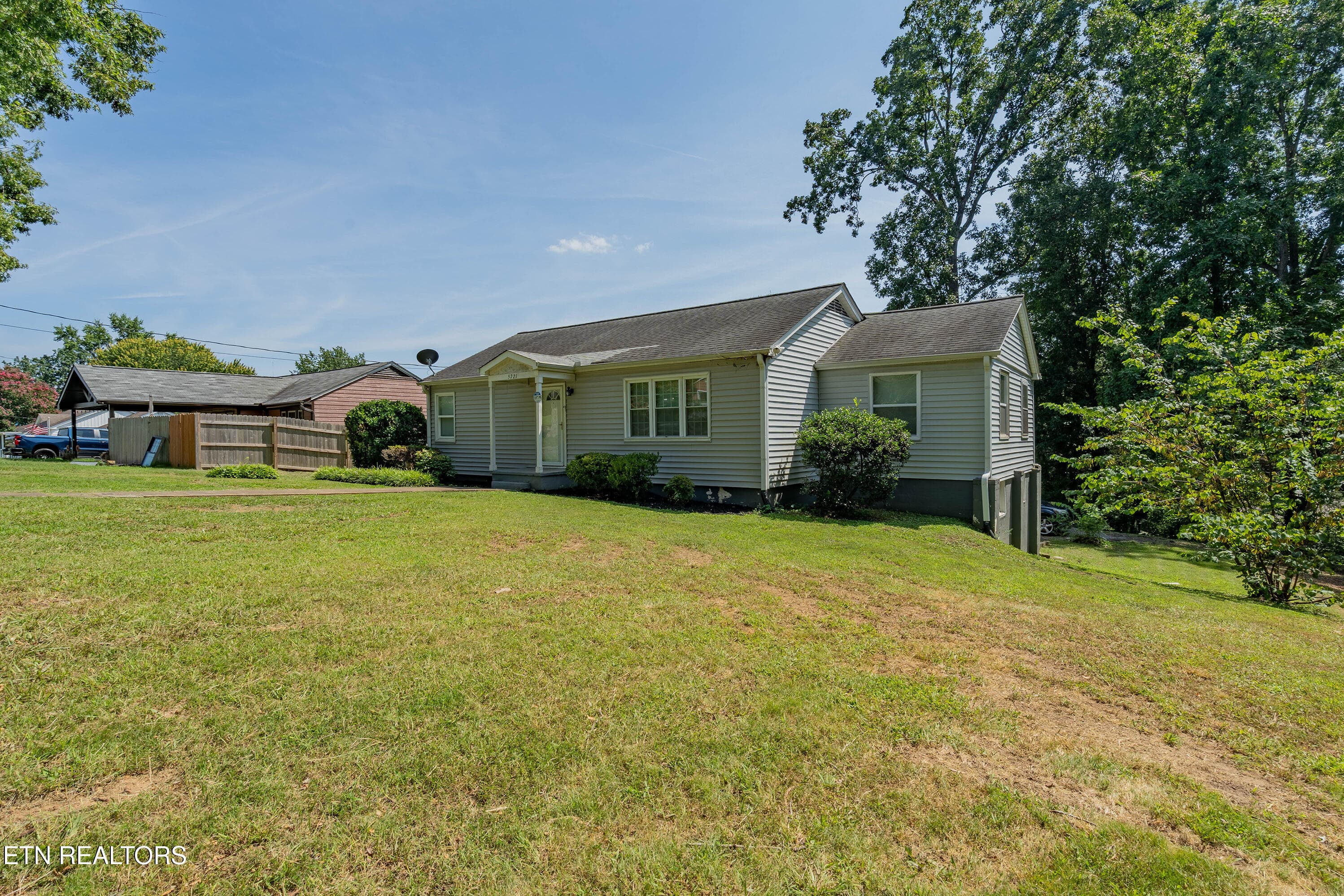 5721 NW Davida Rd, Knoxville, TN 37912