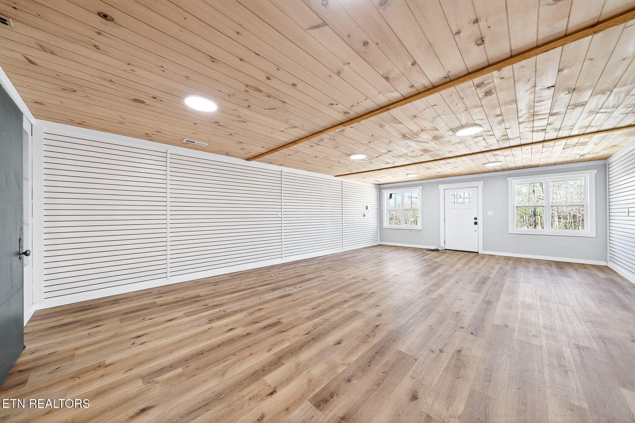 Living Room - 2490 Chestnut Hill Rd, Crossville, TN 38571