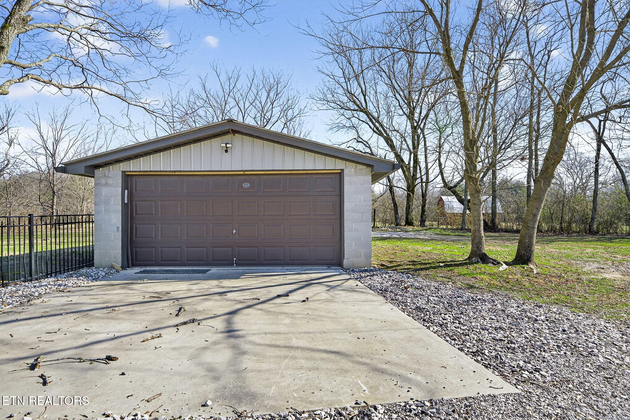 Detached Garage - 2490 Chestnut Hill Rd, Crossville, TN 38571