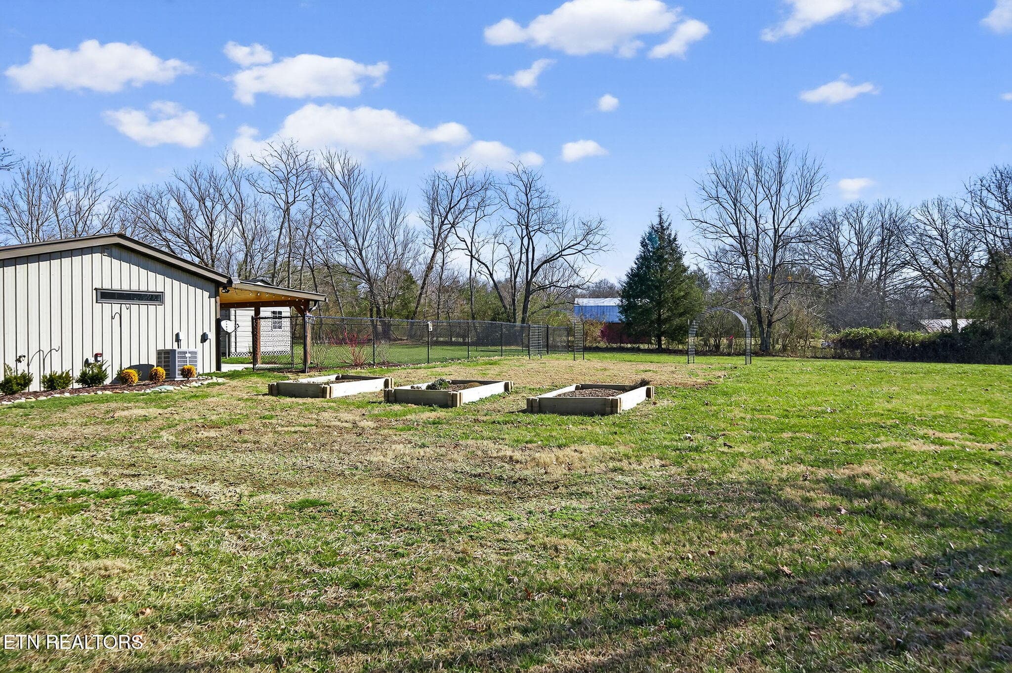 Raised Beds - 2490 Chestnut Hill Rd, Crossville, TN 38571