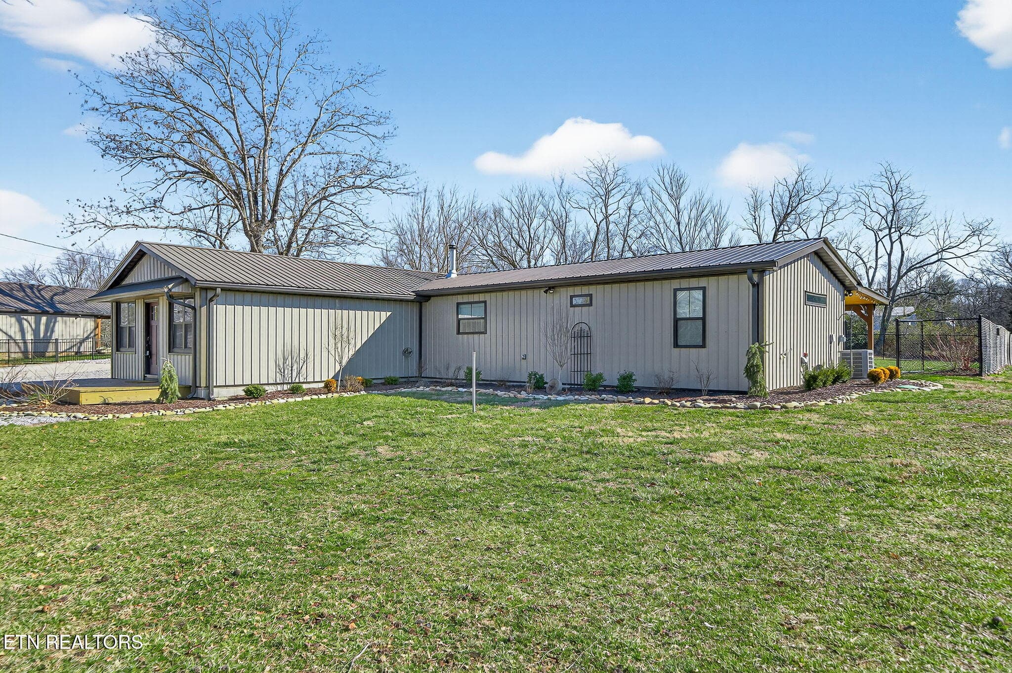 Side - 2490 Chestnut Hill Rd, Crossville, TN 38571