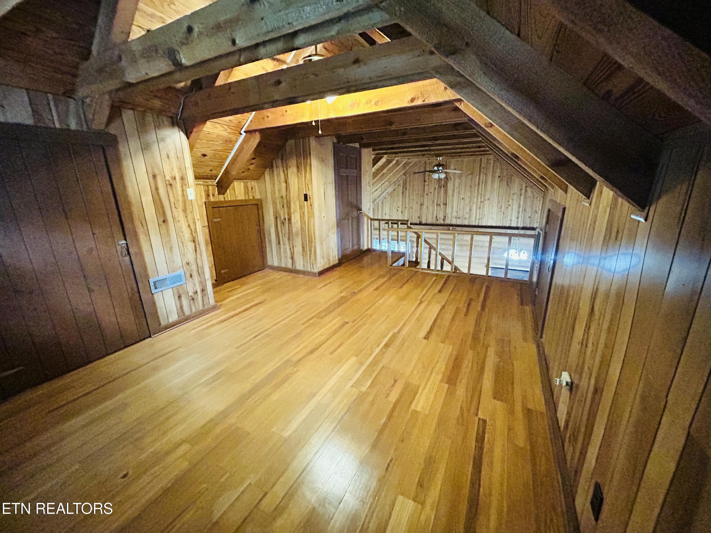 Upstairs bdrm - 466 Greene Lane, LaFollette, TN 37766