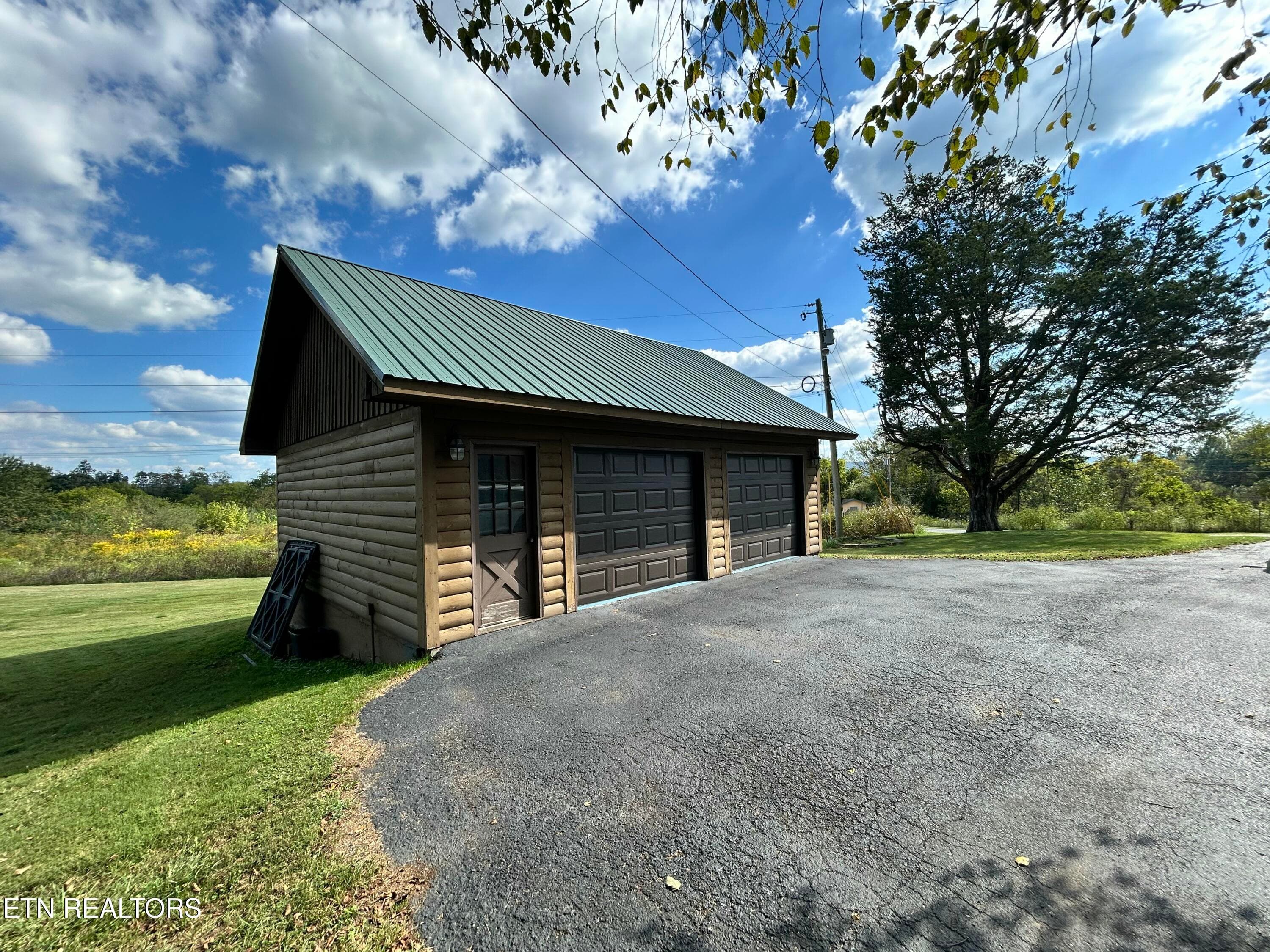 Garage - 466 Greene Lane, LaFollette, TN 37766