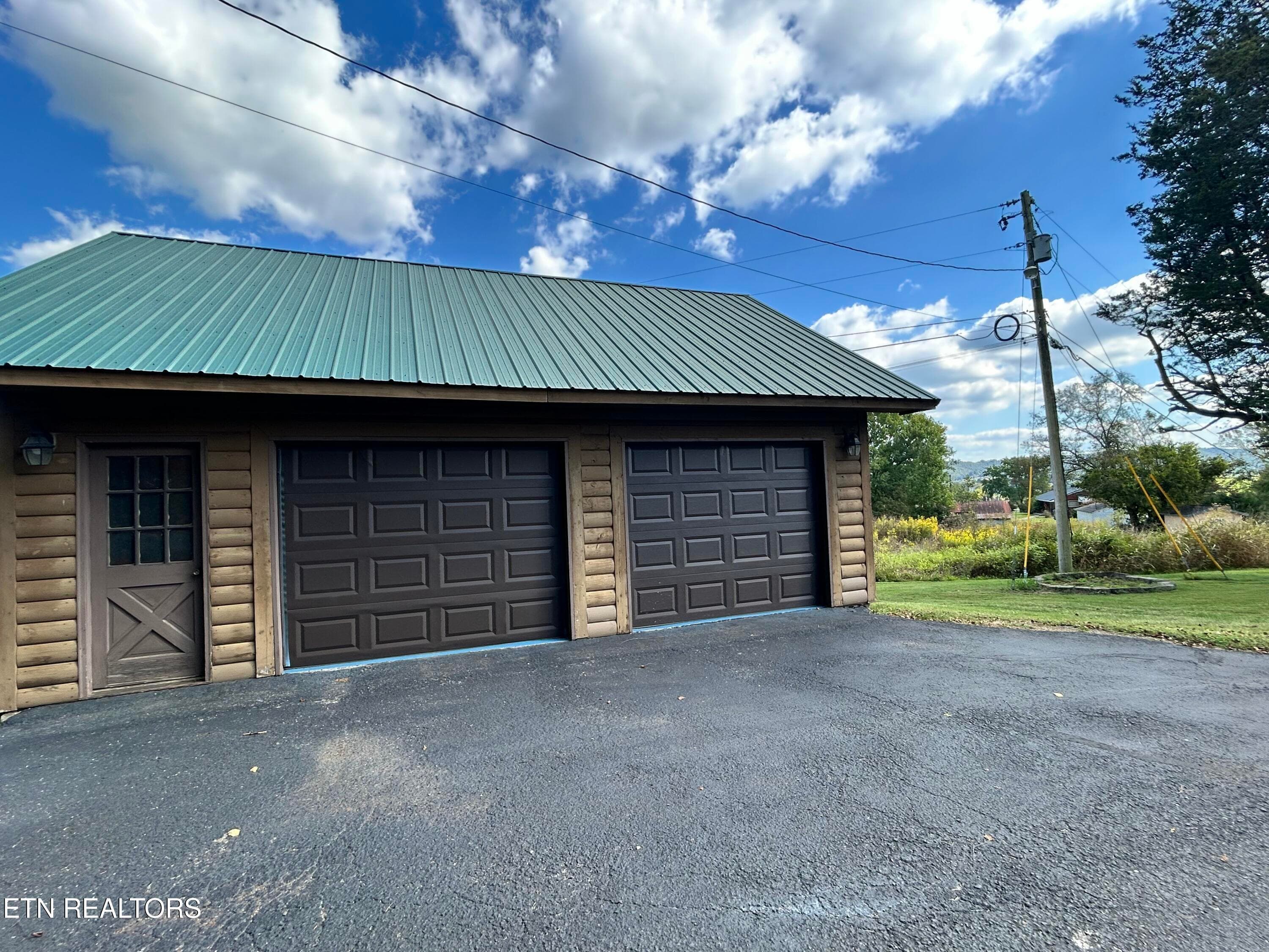 2 car detached garage - 466 Greene Lane, LaFollette, TN 37766