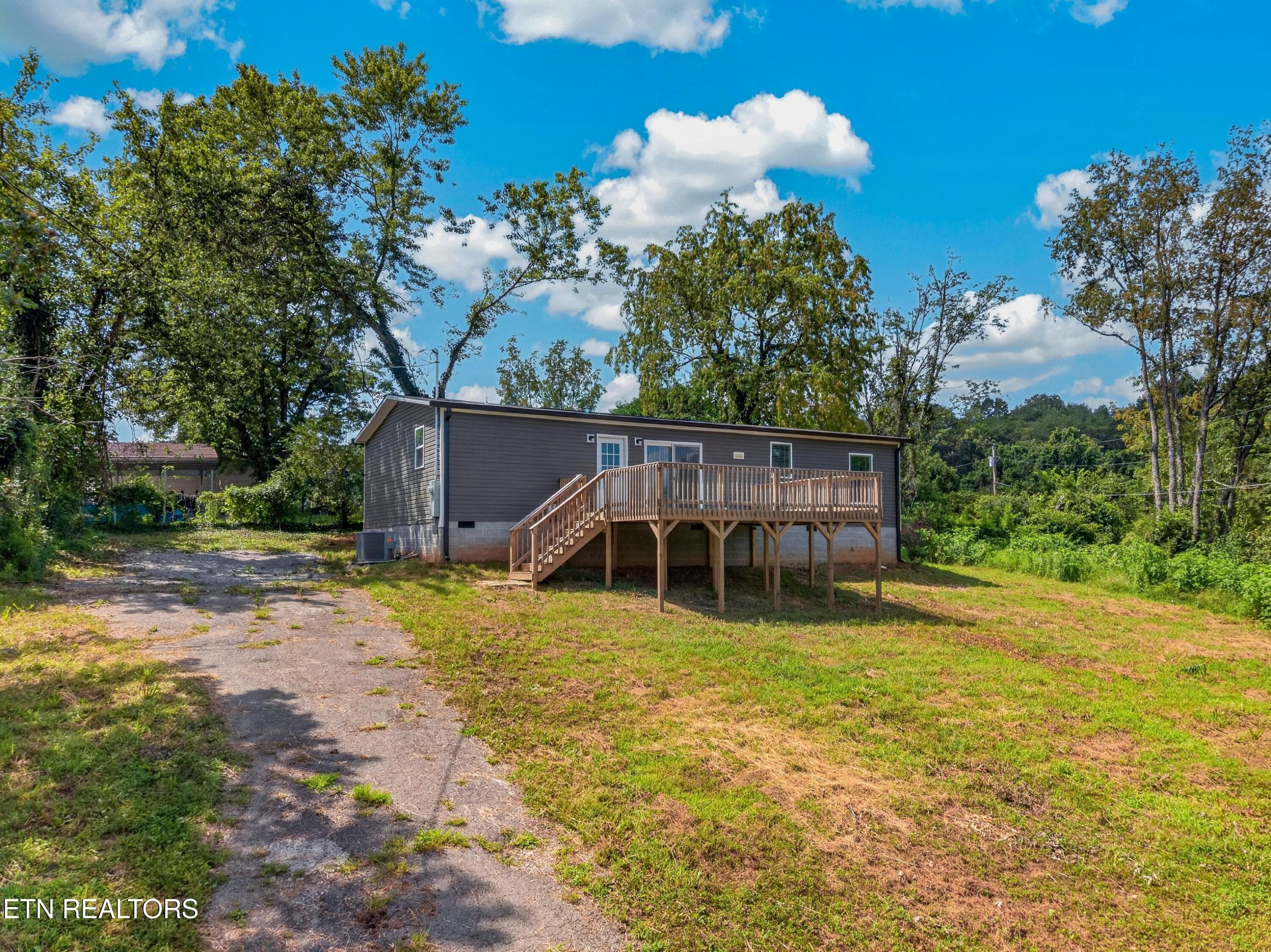 002-135GambleLane-LaFollette-TN-37766-SM - 135 Gamble Lane, LaFollette, TN 37766