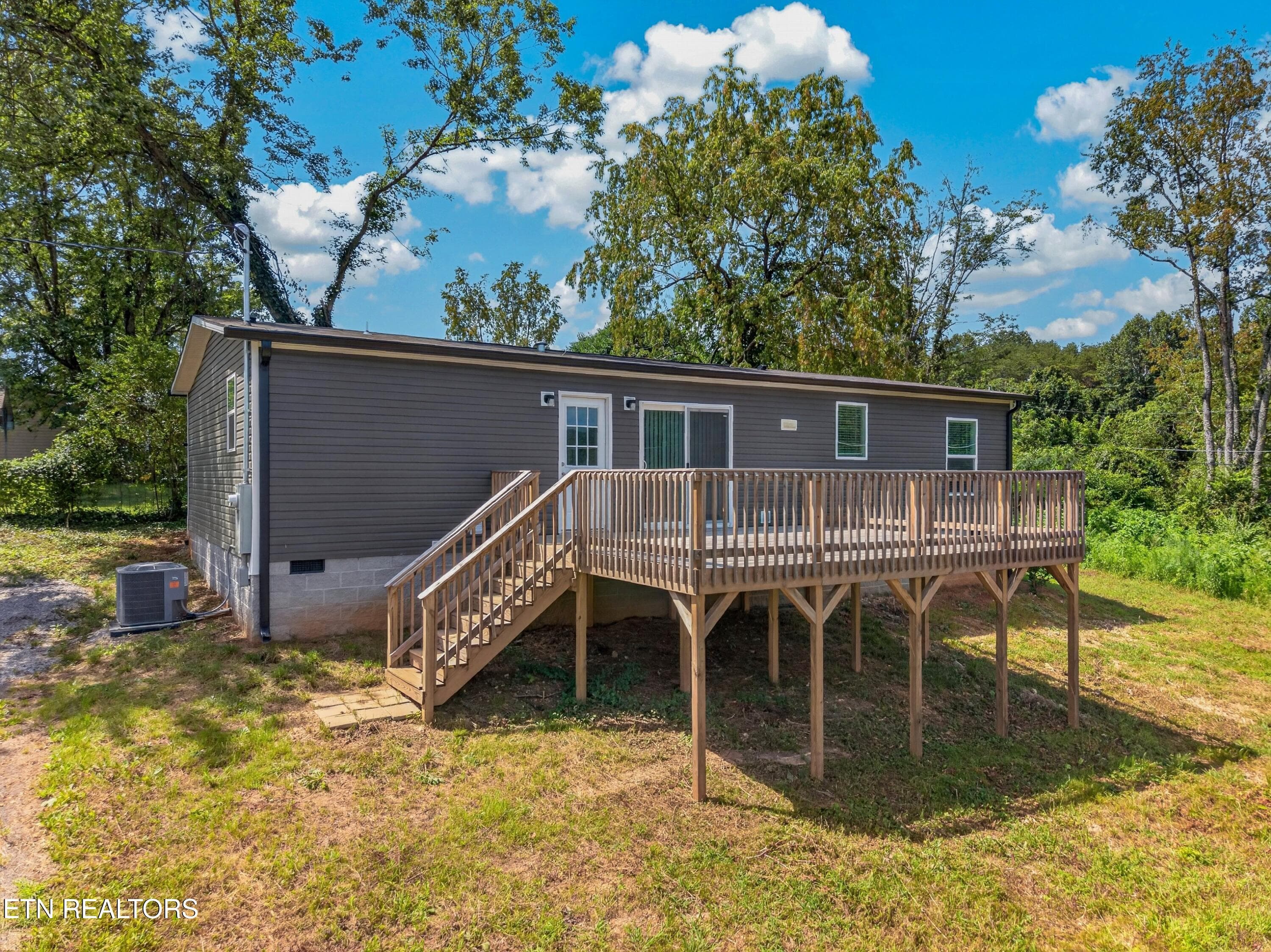 025-135GambleLane-LaFollette-TN-37766-SM - 135 Gamble Lane, LaFollette, TN 37766
