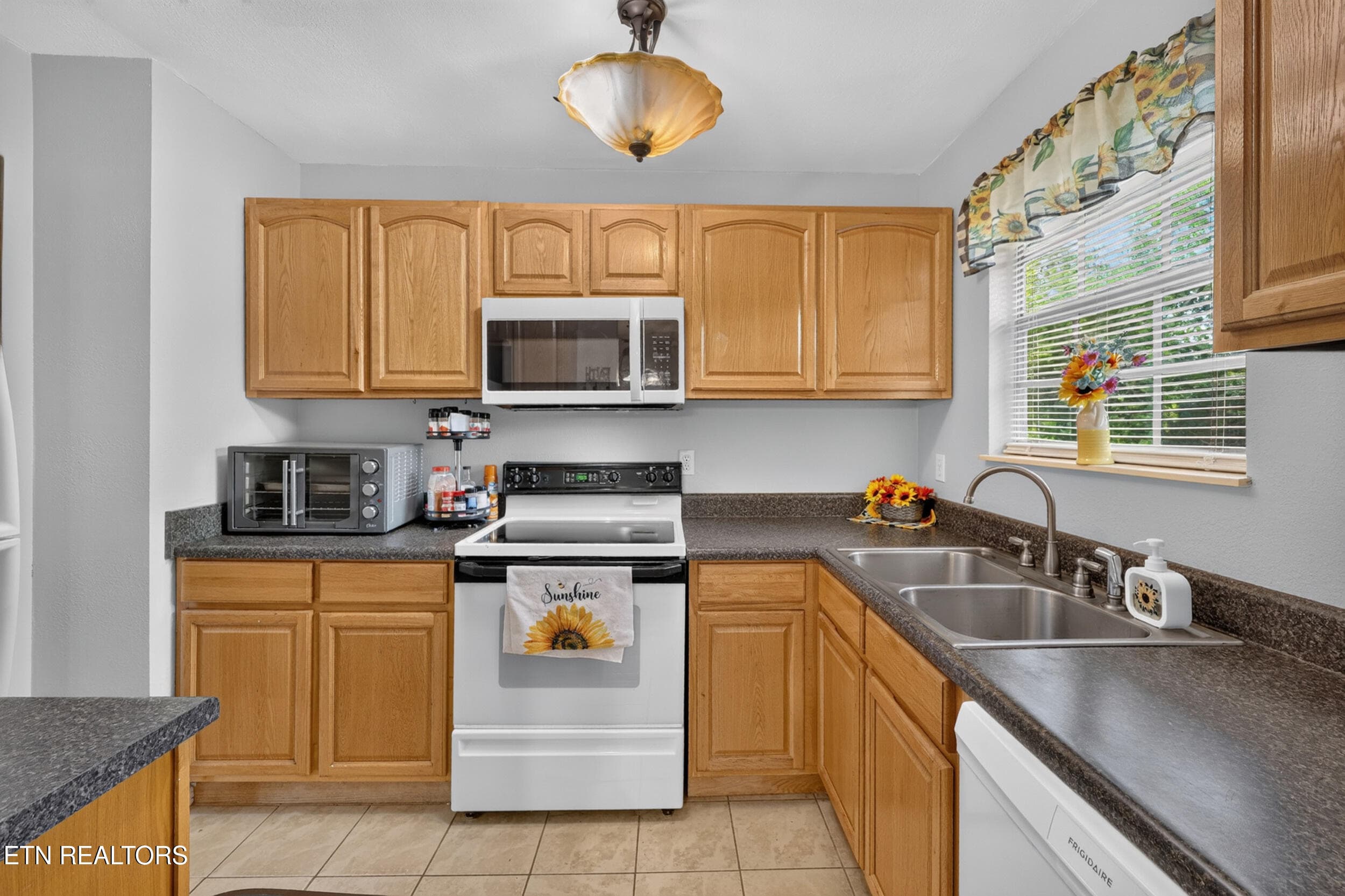 IMG_1008 - 2220 Highland Rd, Maryville, TN 37801