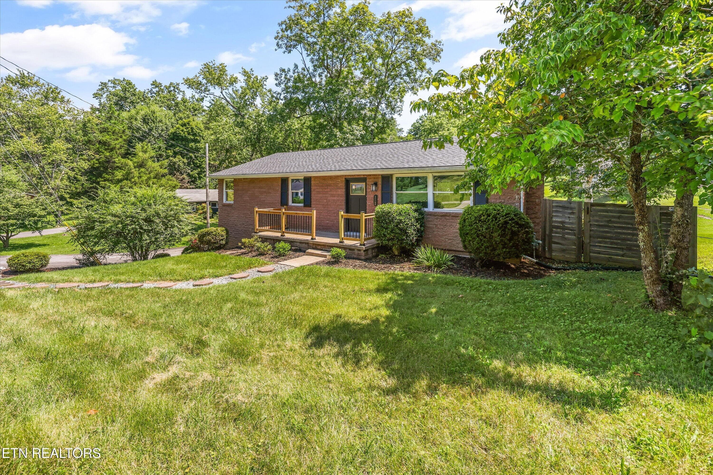 312 Stone Rd, Knoxville, TN 37920