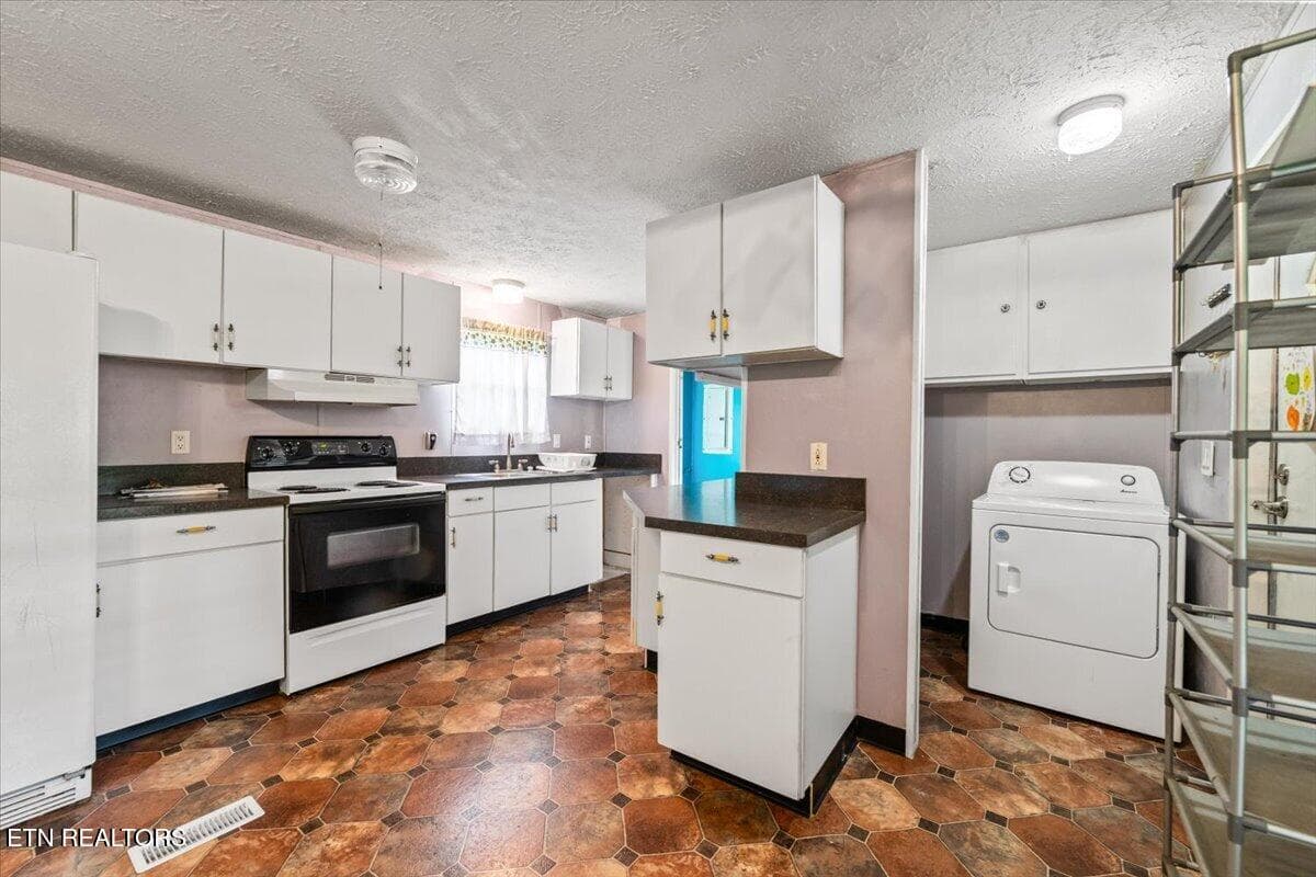 19-166 Andrew Ln - 166 Andrew Lane, Jacksboro, TN 37757