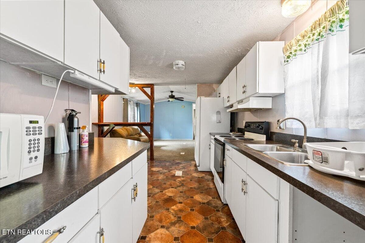 18-166 Andrew Ln - 166 Andrew Lane, Jacksboro, TN 37757