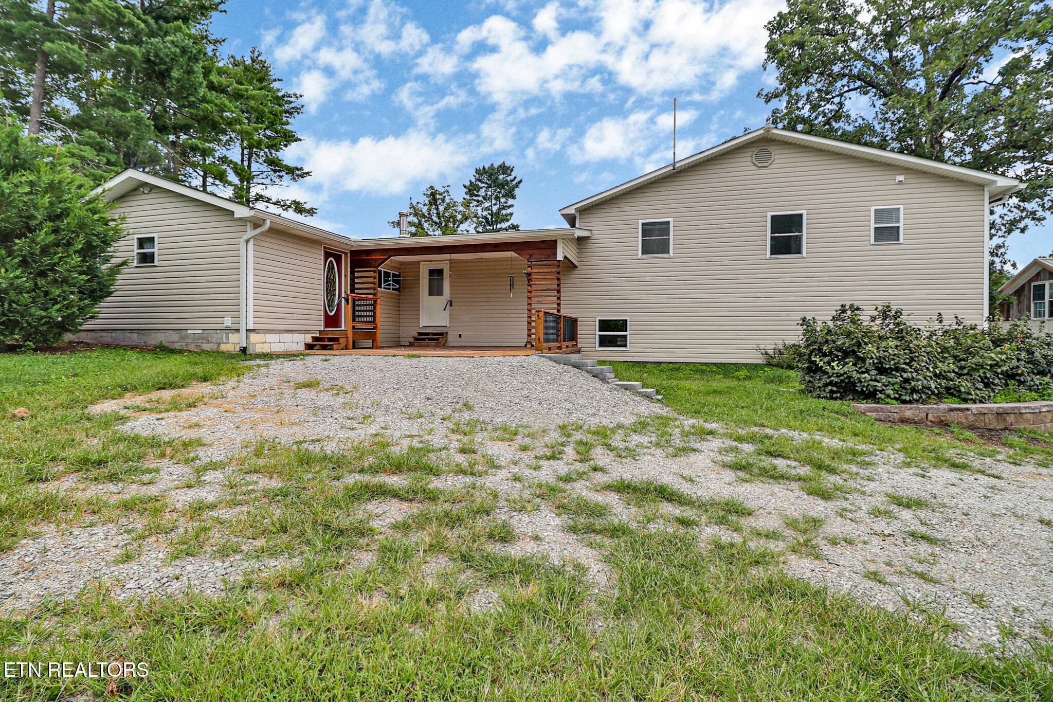 n44a9257-n44a9261 - 1951 Hall Rd, Clarkrange, TN 38553