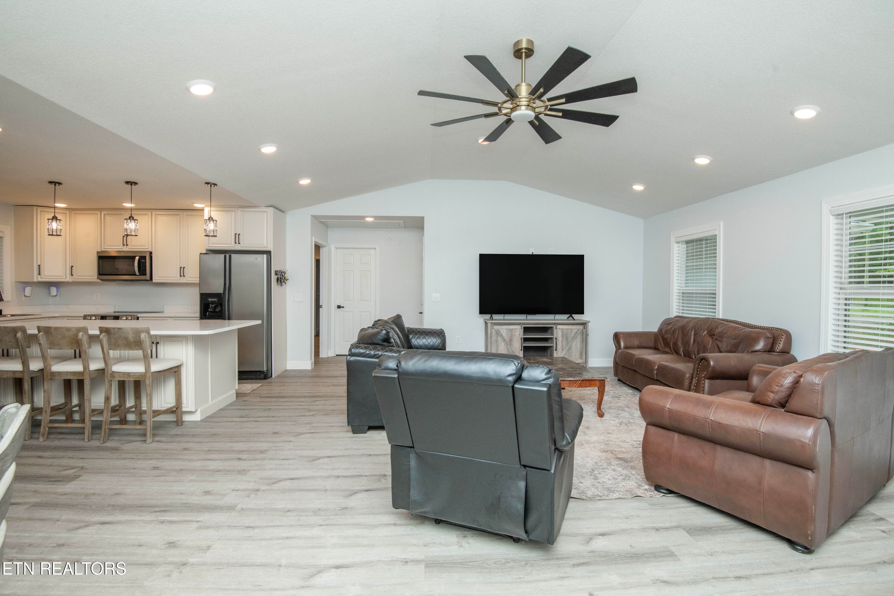 living - 359 Youngs Ford Rd, Jamestown, TN 38556